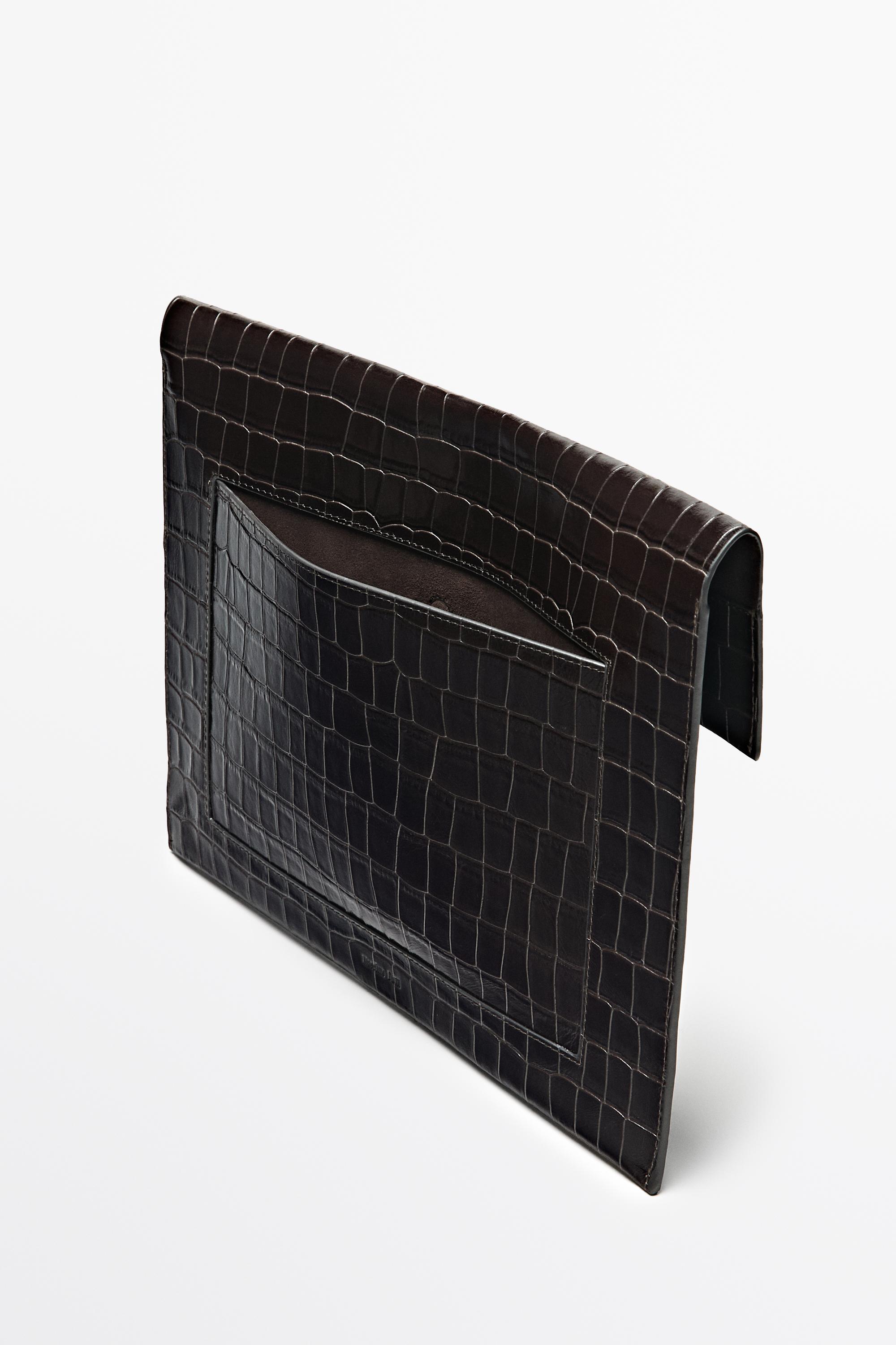Textured laptop sleeve — BROWN