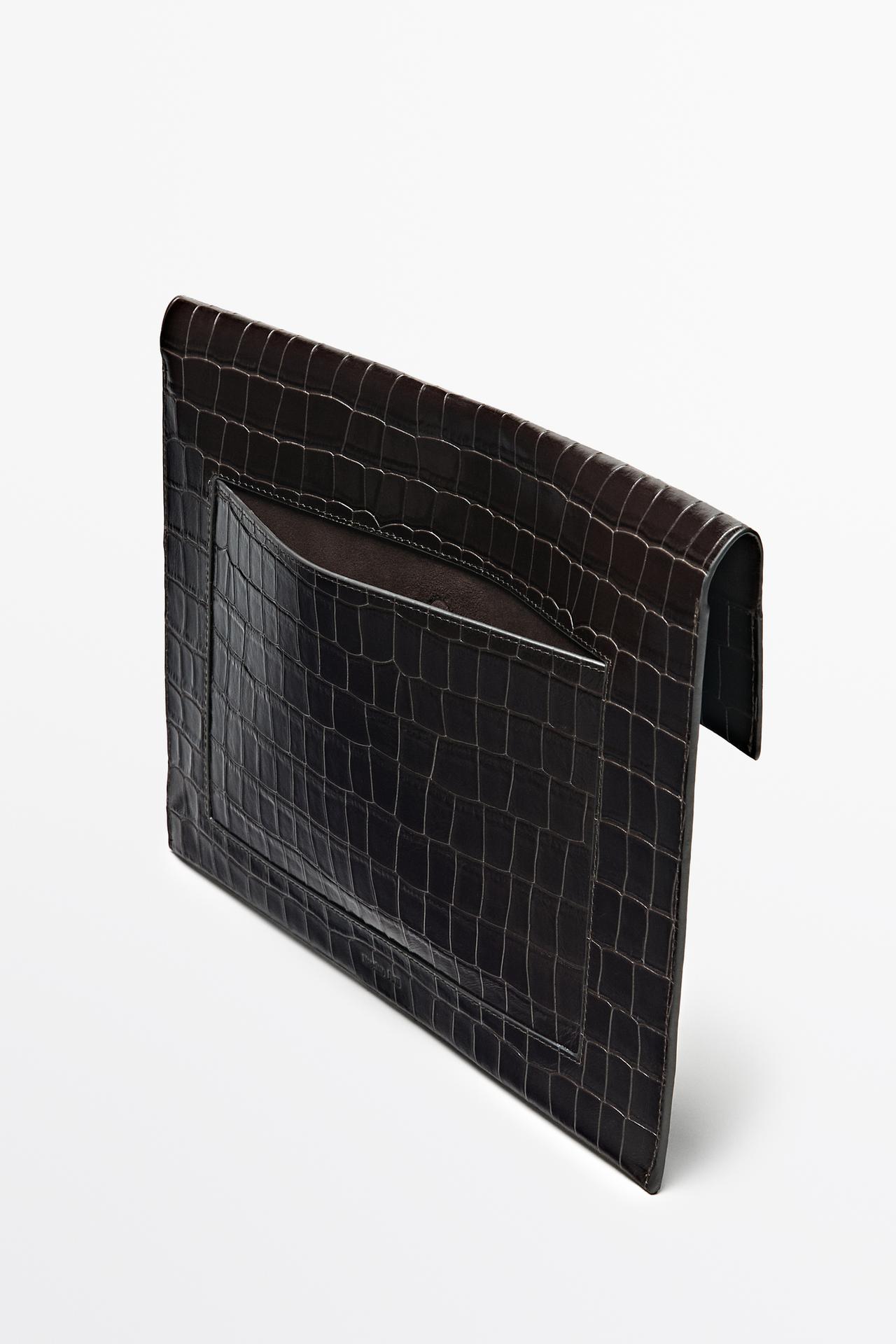 Textured laptop sleeve — BROWN