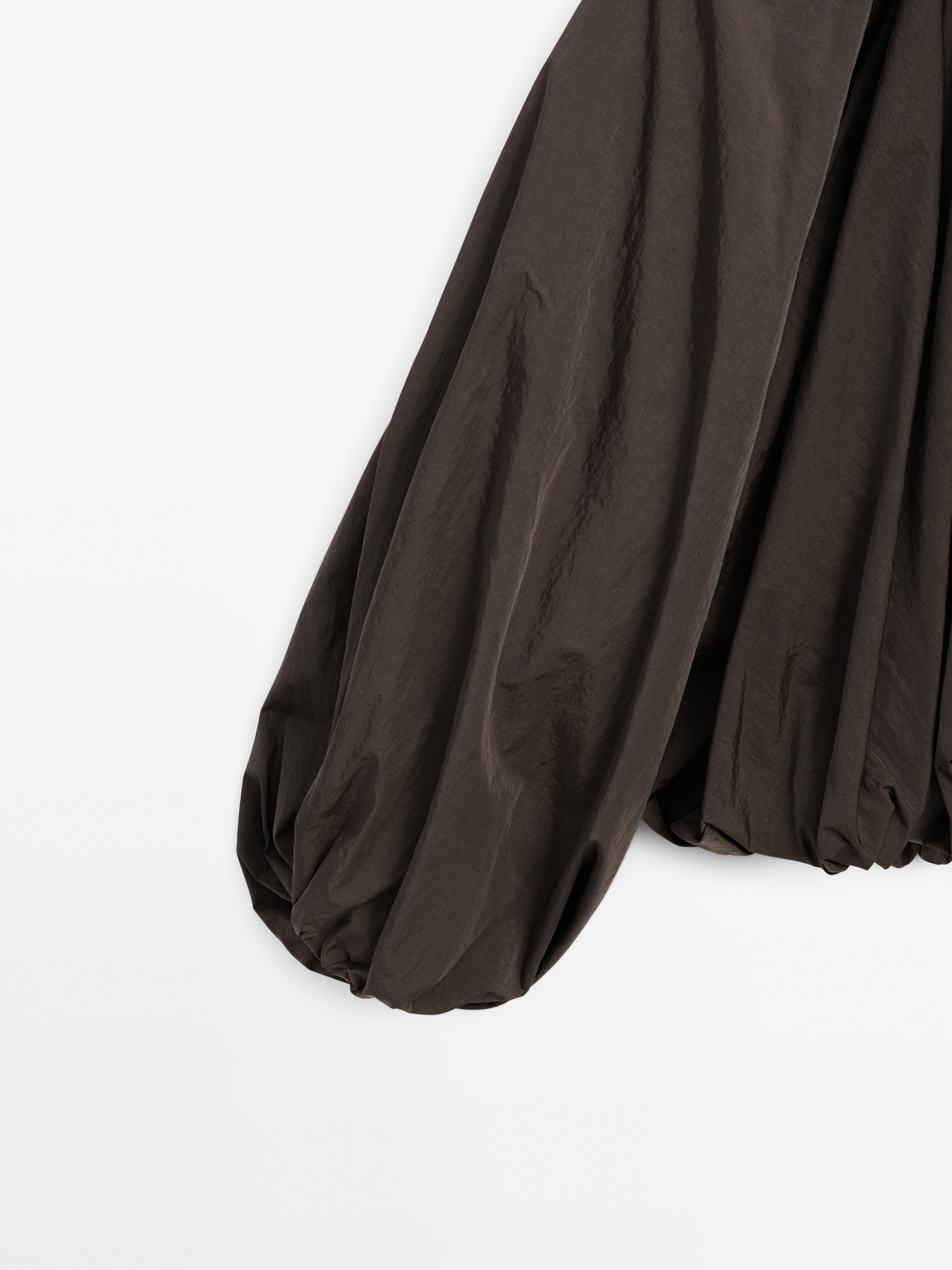 Short pleated bomber jacket