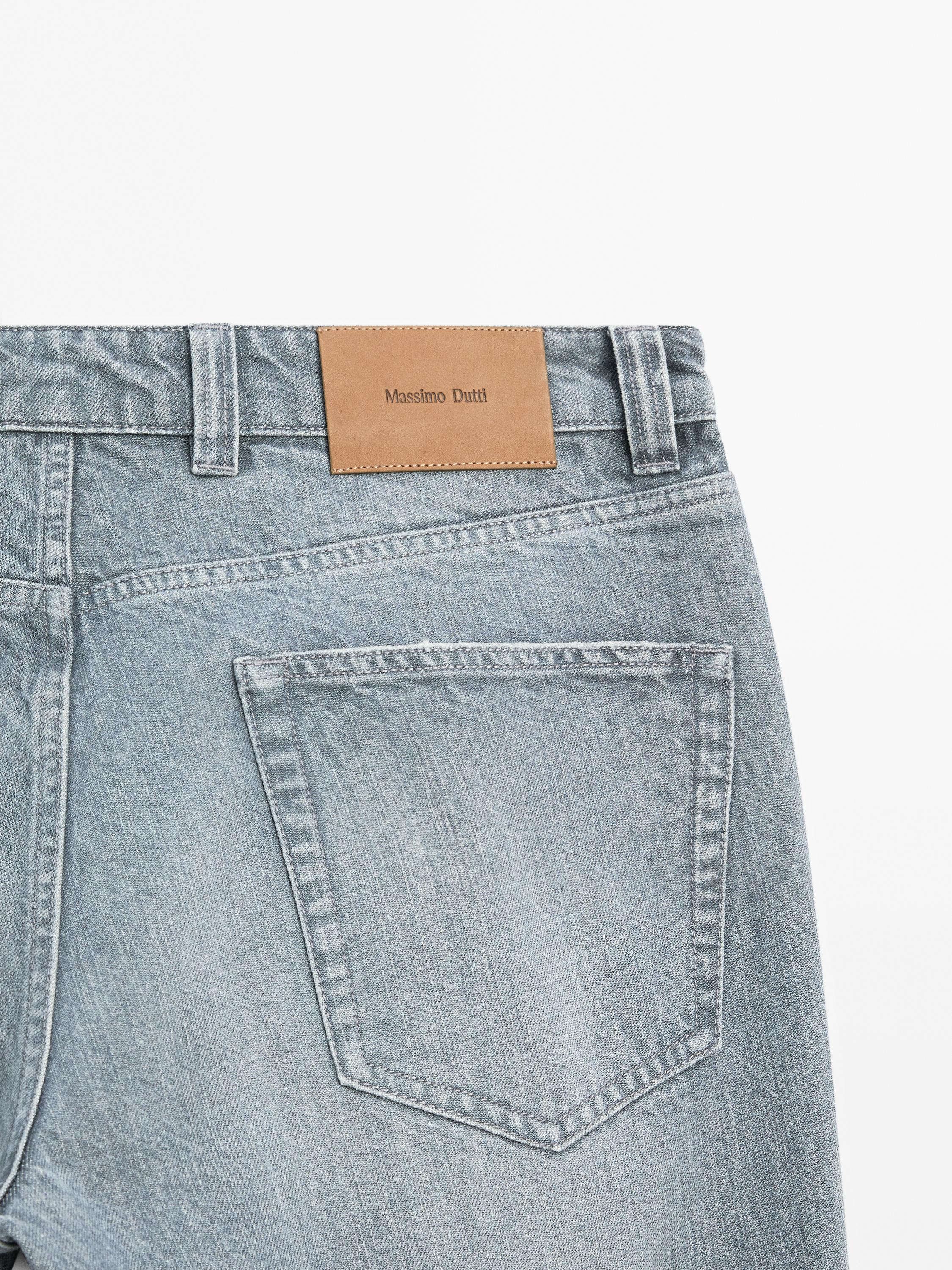 Tapered fit jeans