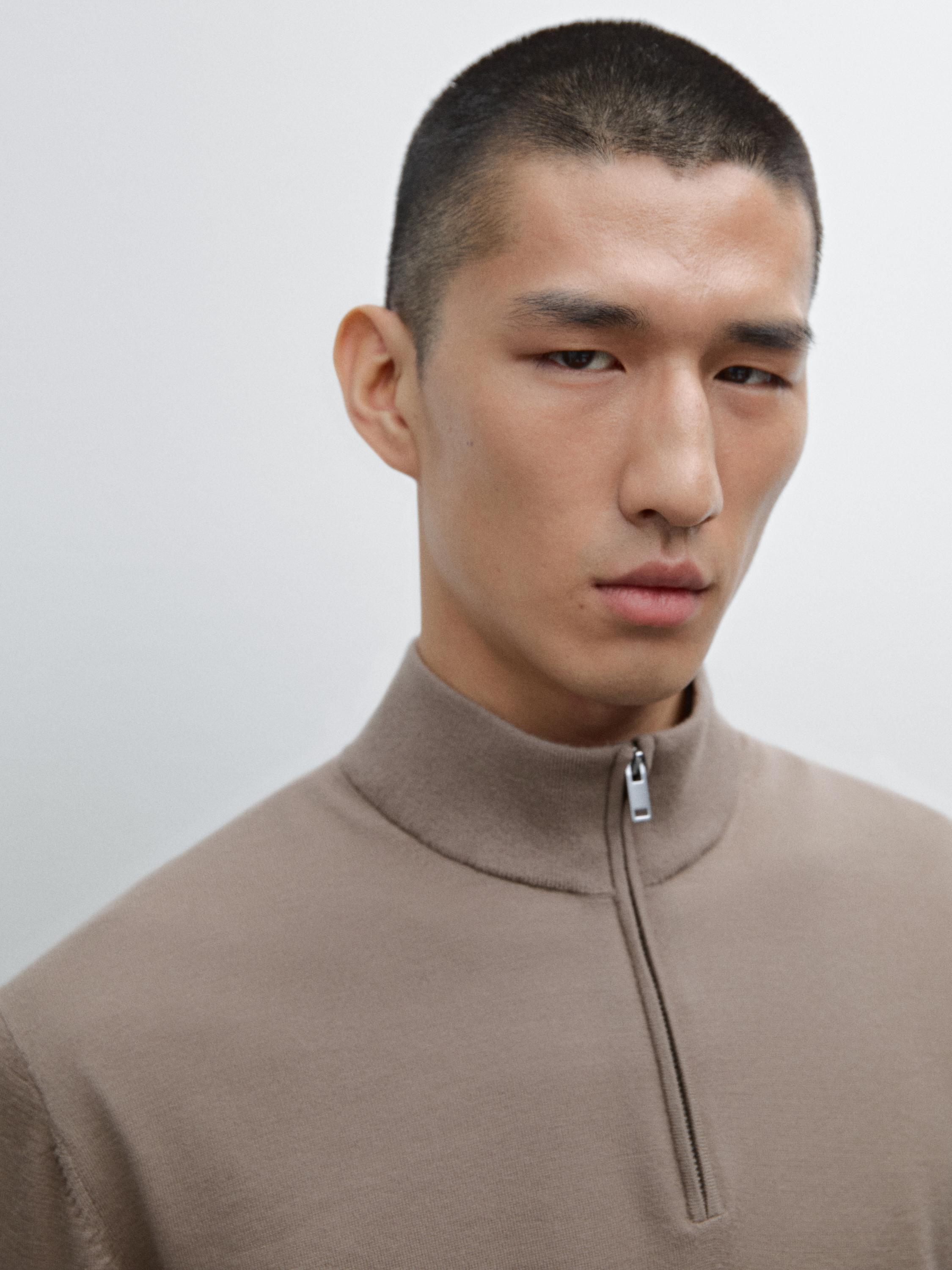 Mock turtleneck sweater in 100% merino wool