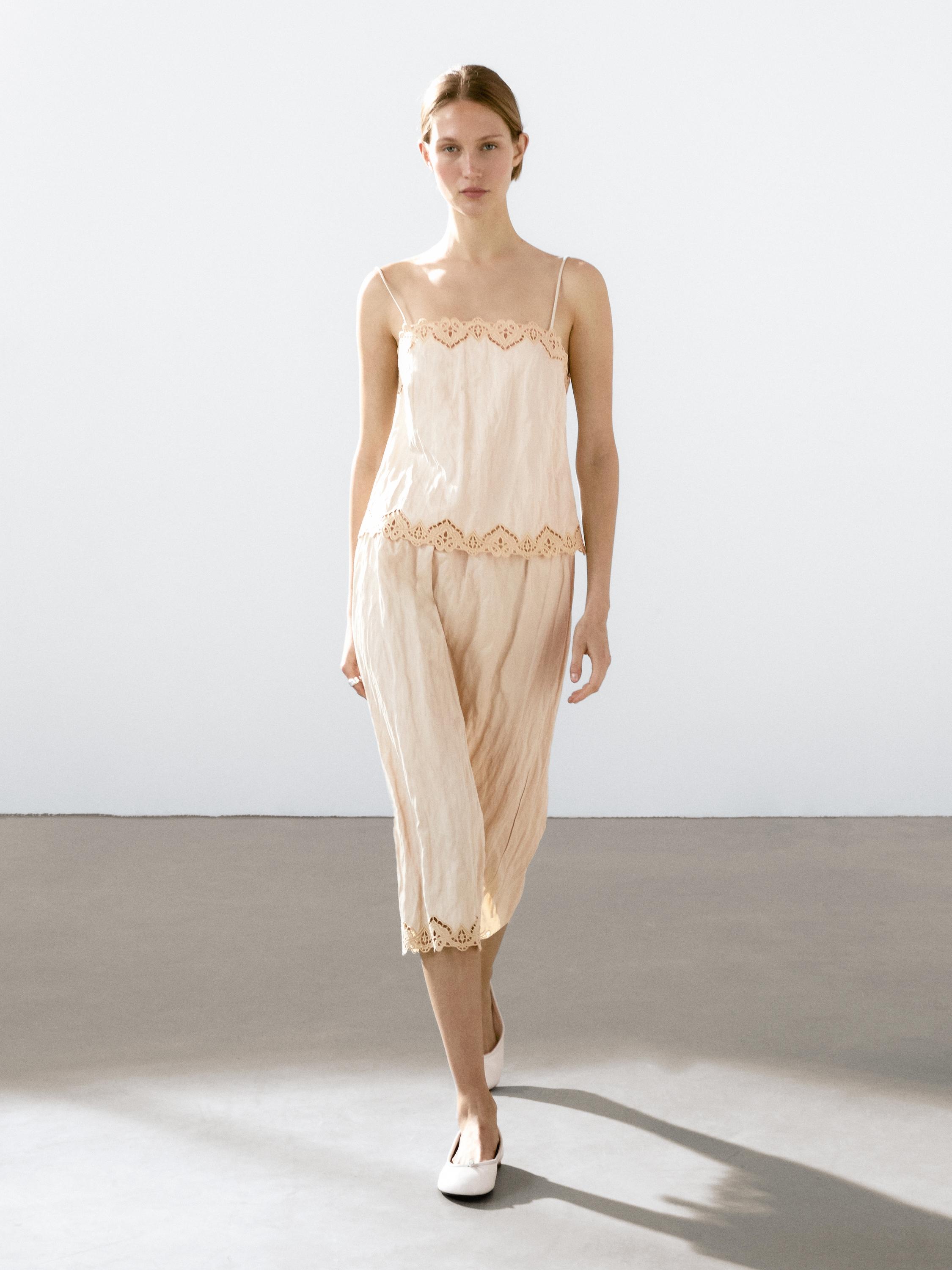 Flowing top with blonde lace detail