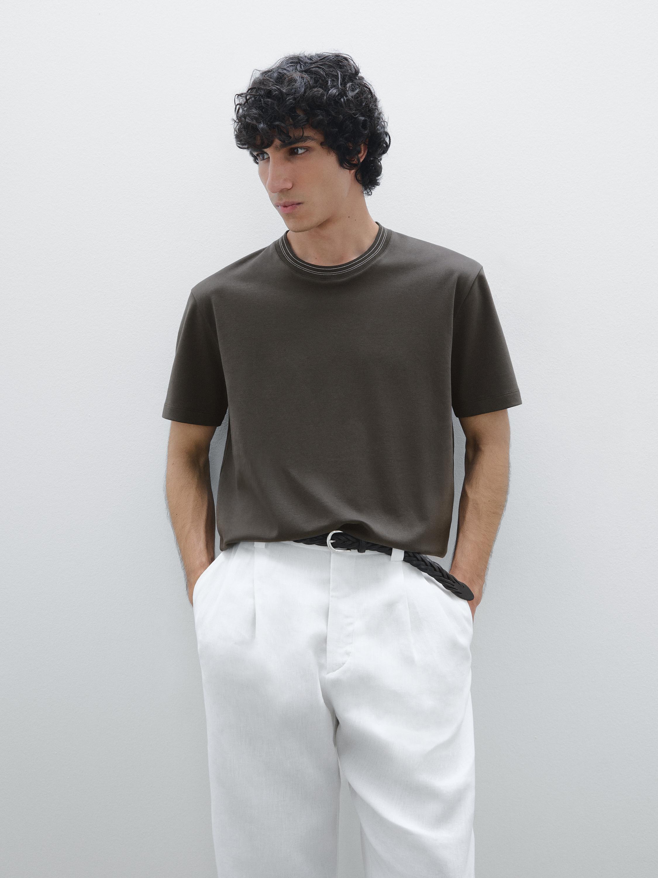 100% cotton T-shirt with neckline detail