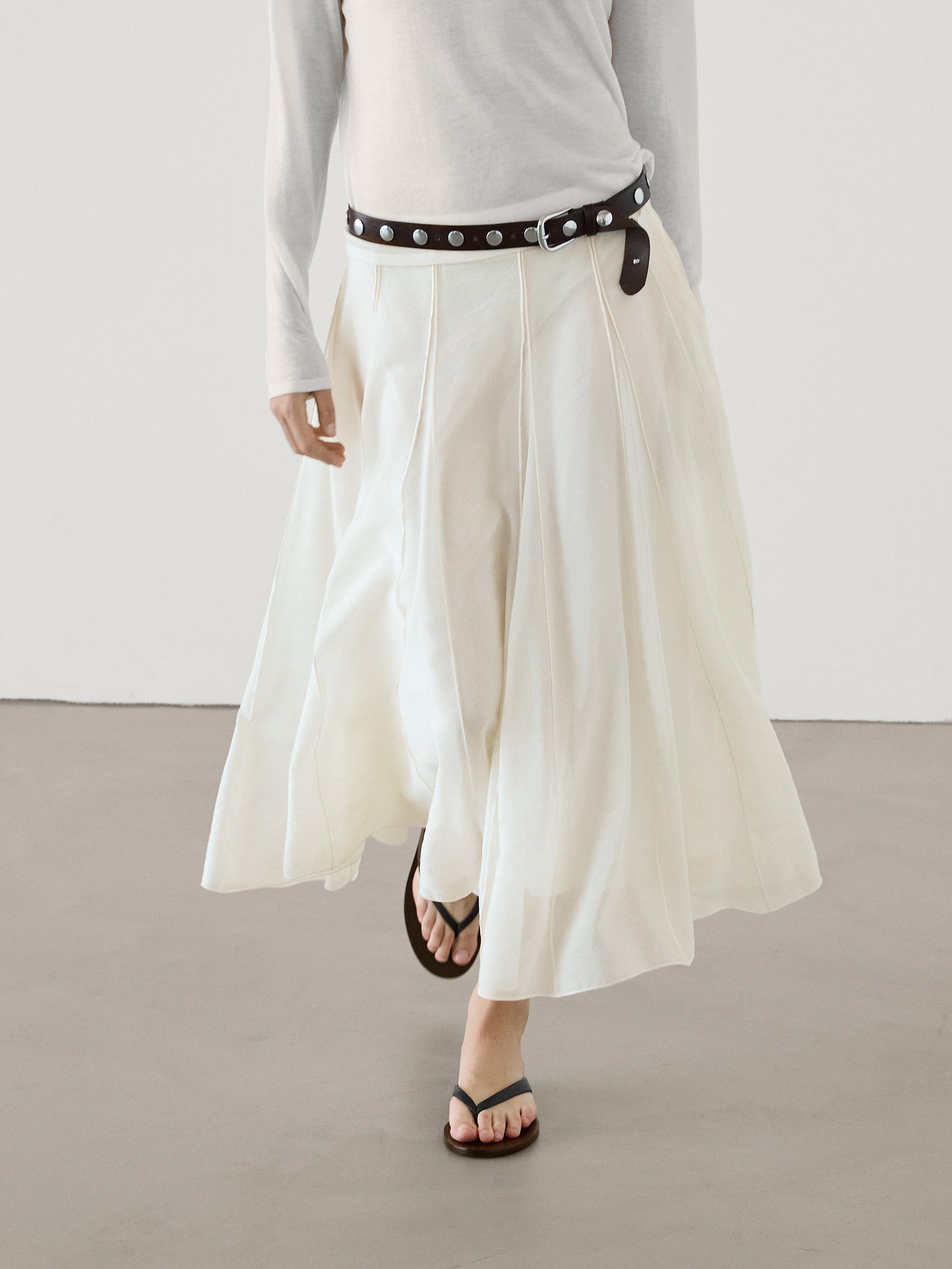 Jupe longue bouffante avec coutures marquées