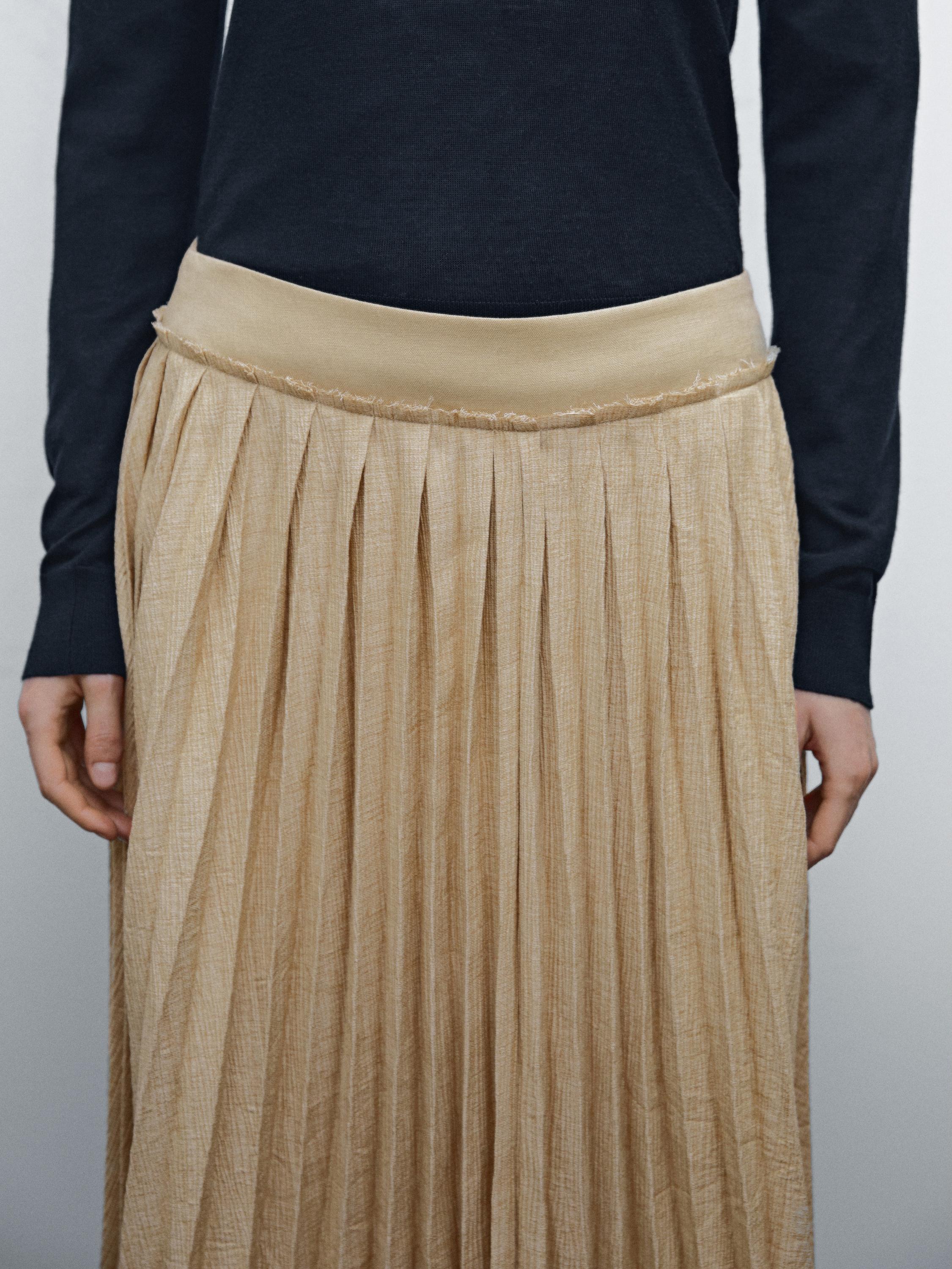 Pleated midi skirt with fabric detail
