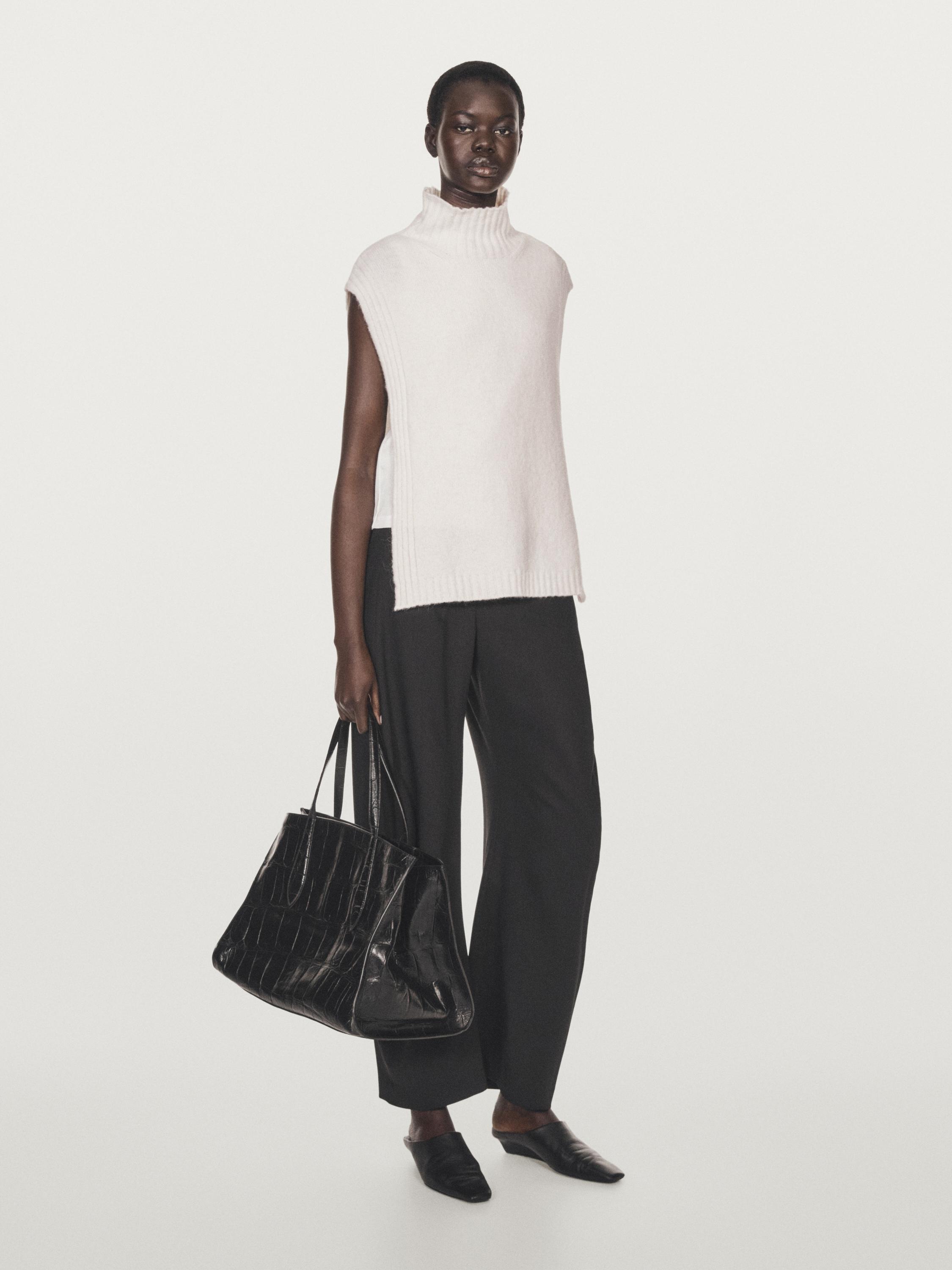 Berankovis megztinis stačia priglundančia apykakle