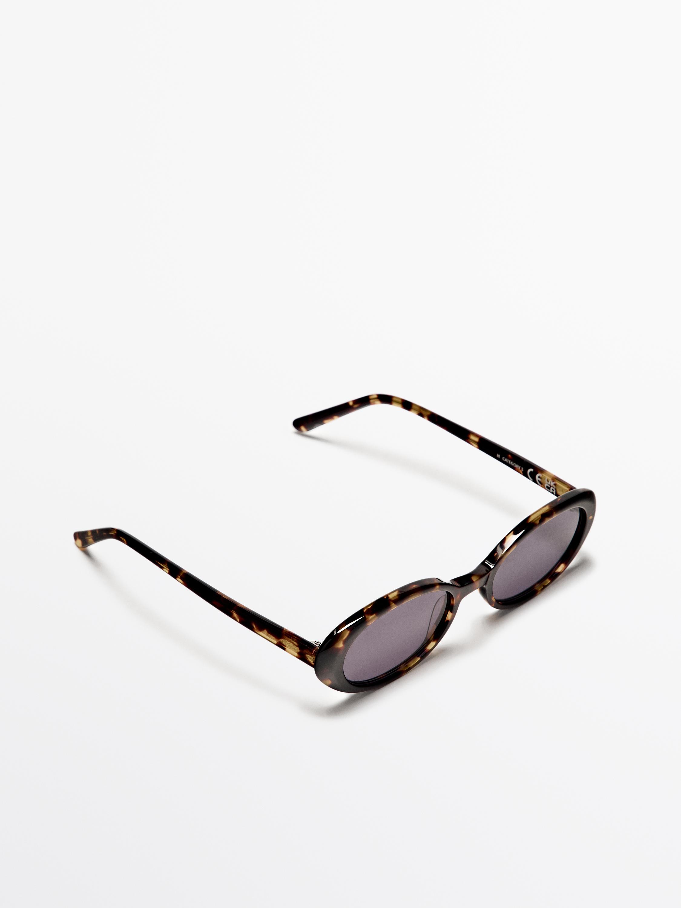 Gafa de sol mini ovalada efecto carey