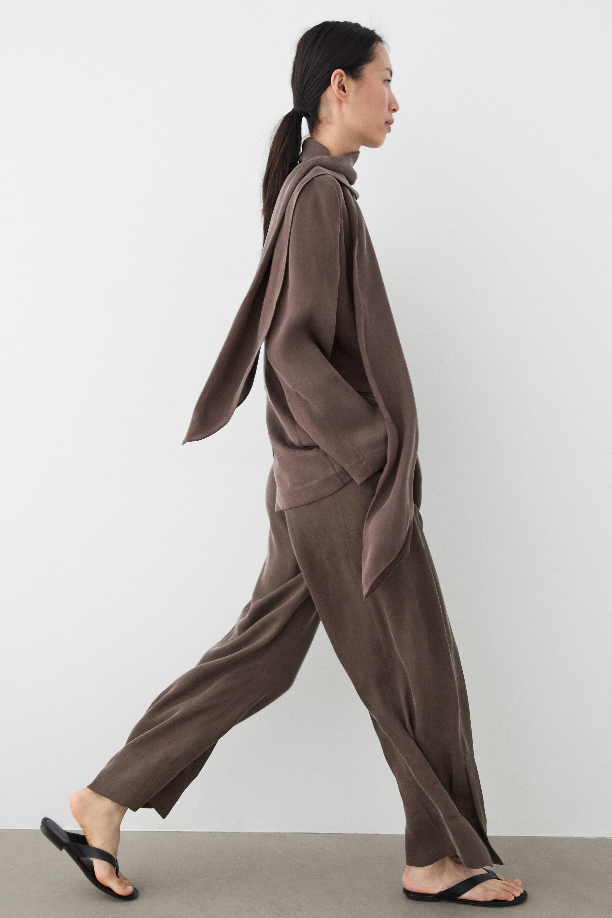 Total look flowing trousers with buttoned hems — PLUM