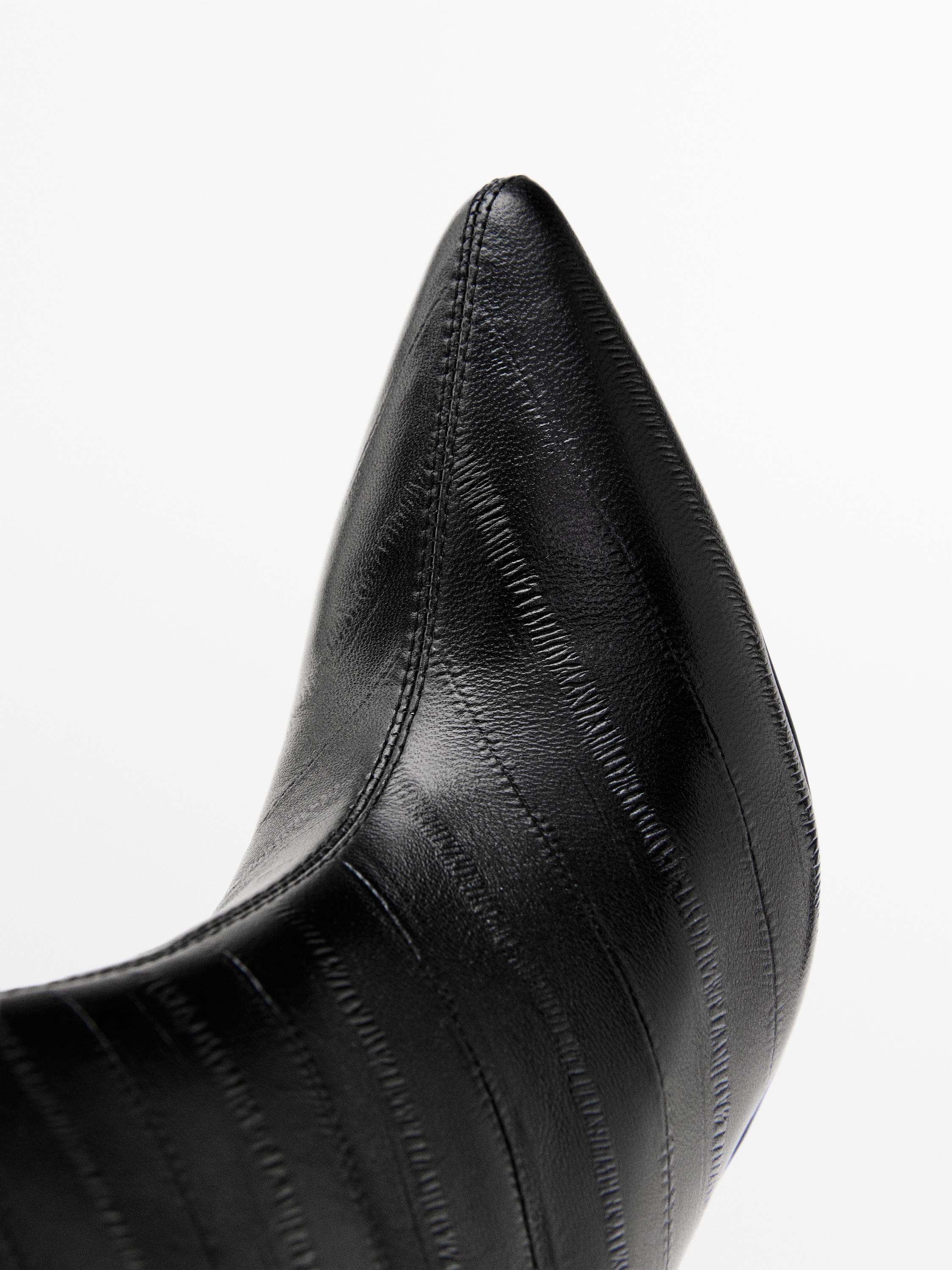 Botín tacón piel grabada