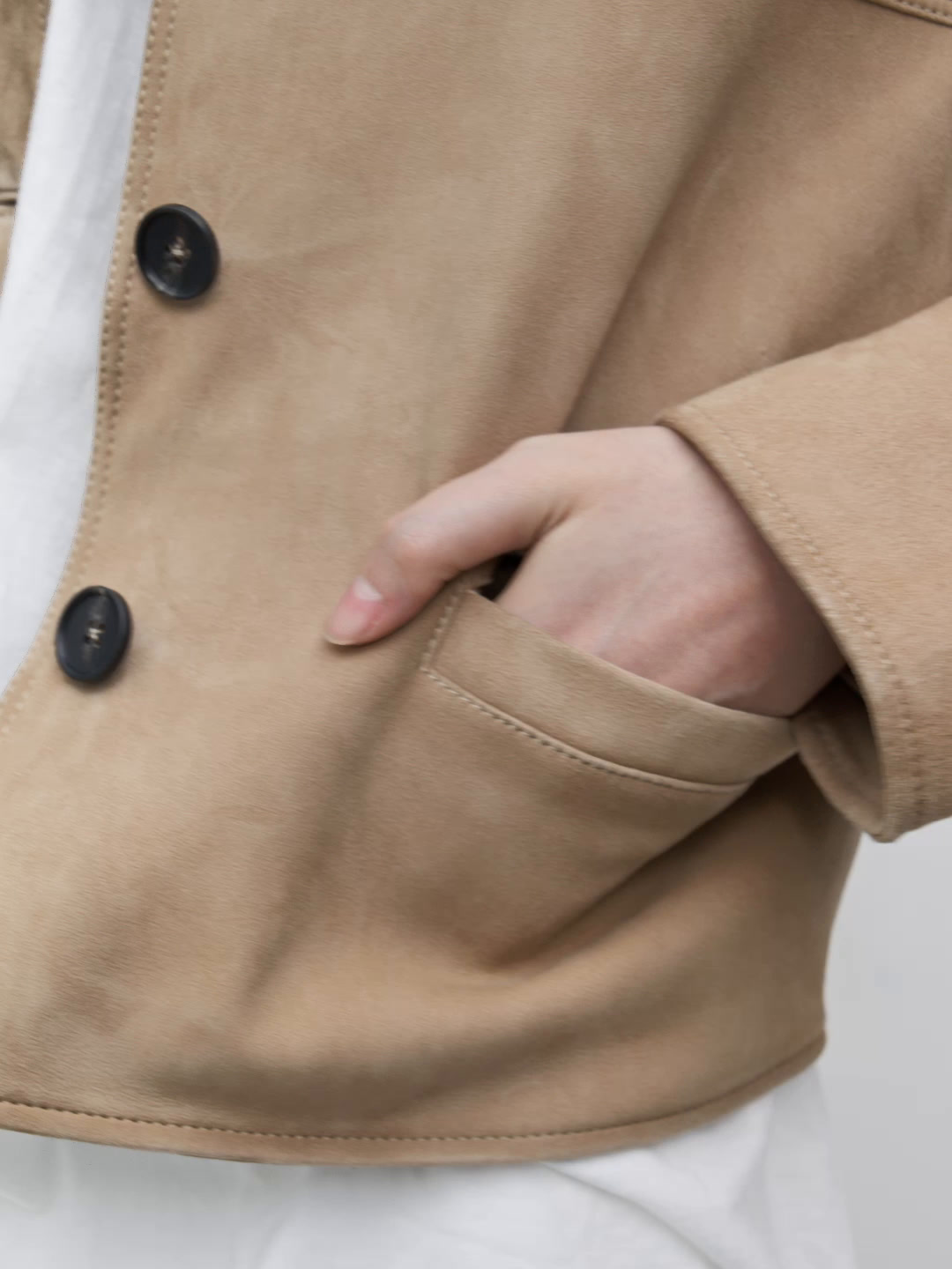 Short suede leather jacket with topstitching