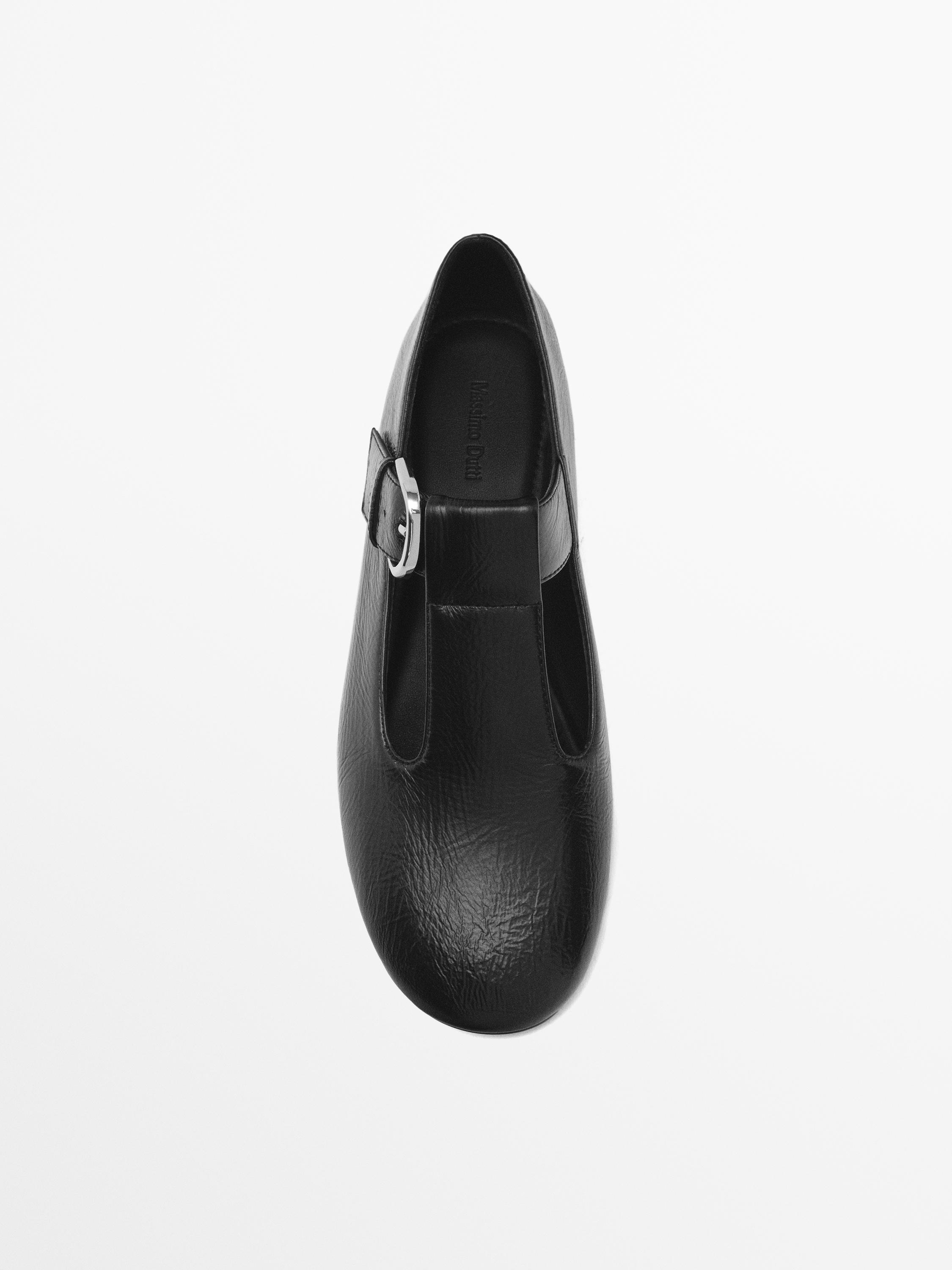 Flat shoes with buckled strap