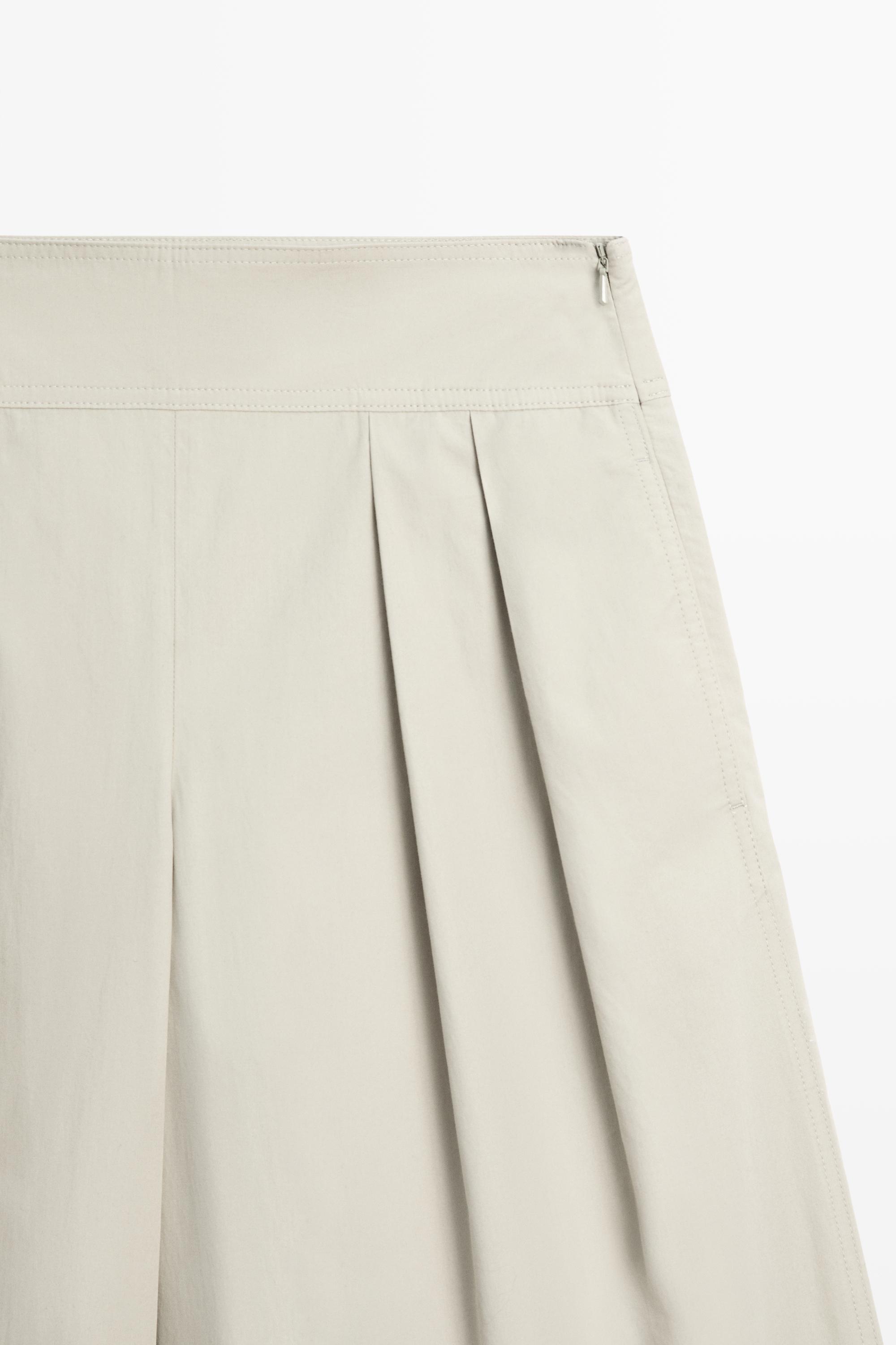 Wide-leg pants with pleated sash detail — Greyish green