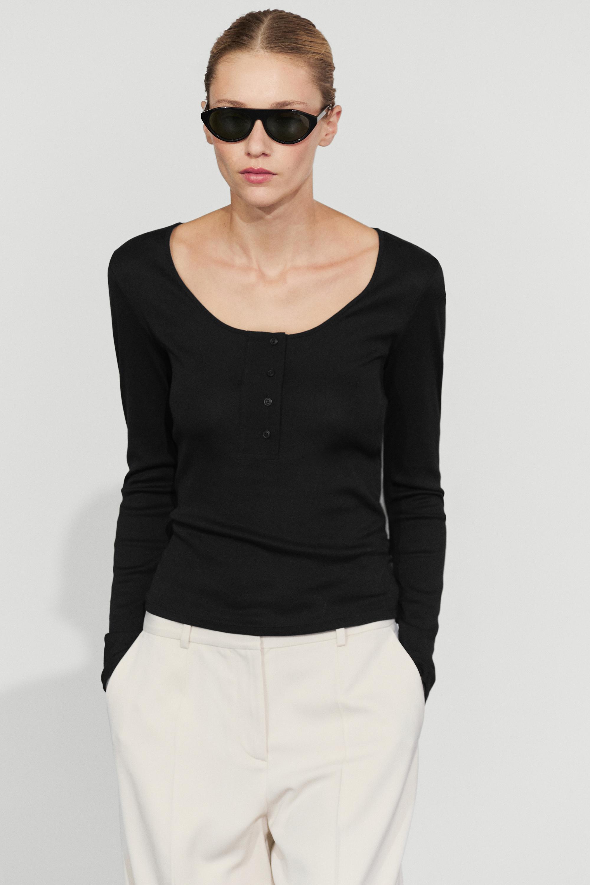100% cotton button-placket T-shirt