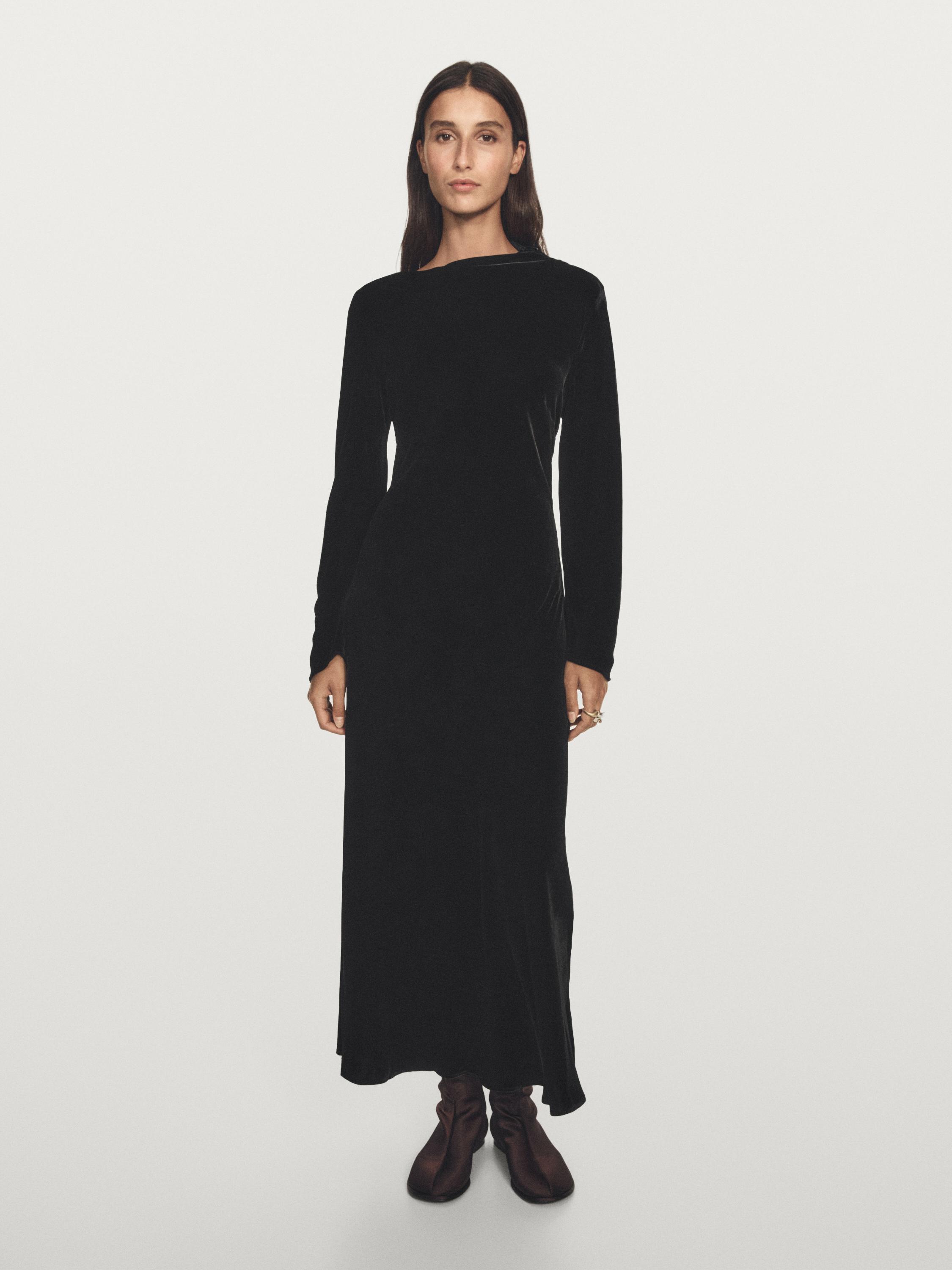 فستان طويل مخمل بياقة بوت