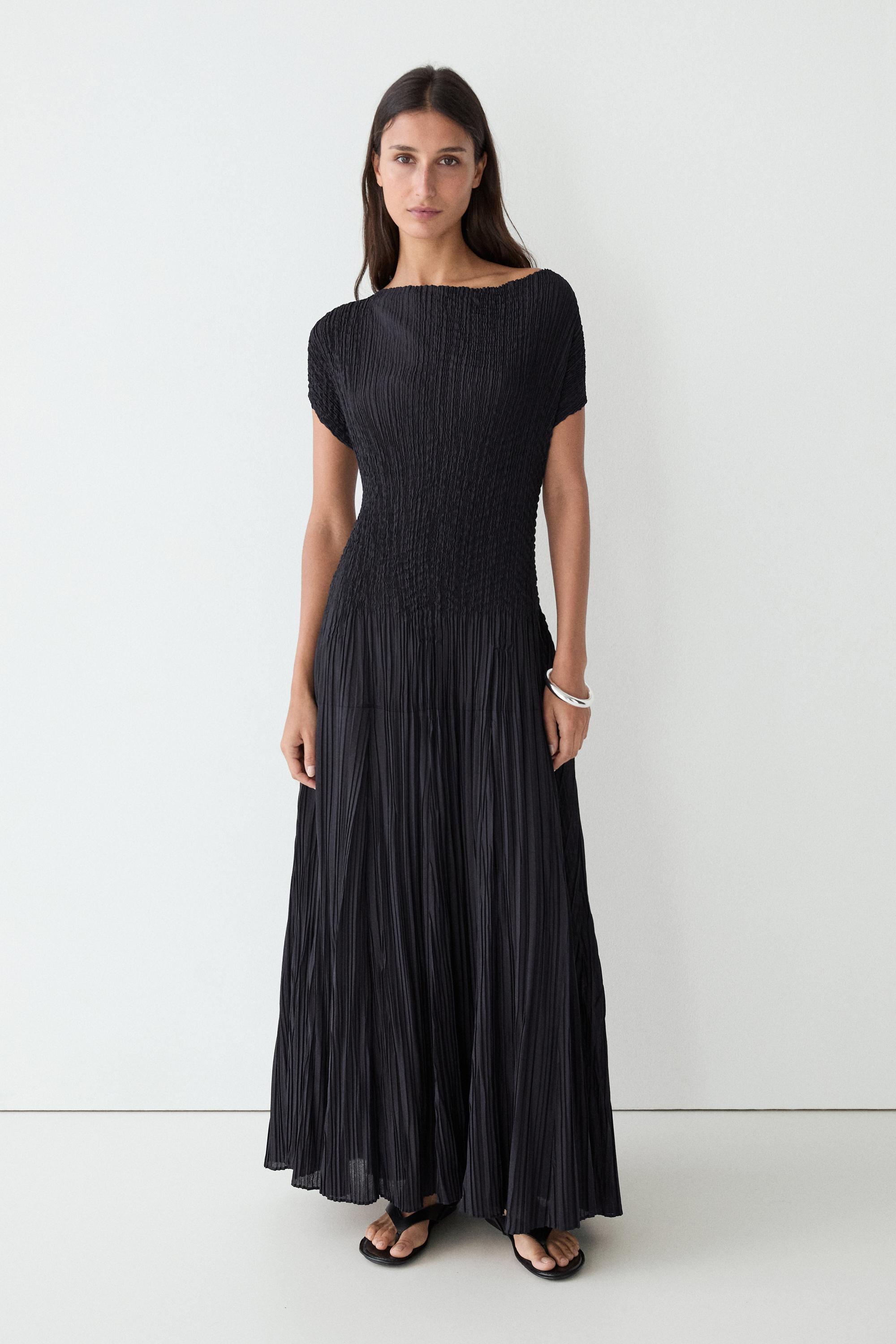 Long flowing dress with gathered detail — DARK NAVY