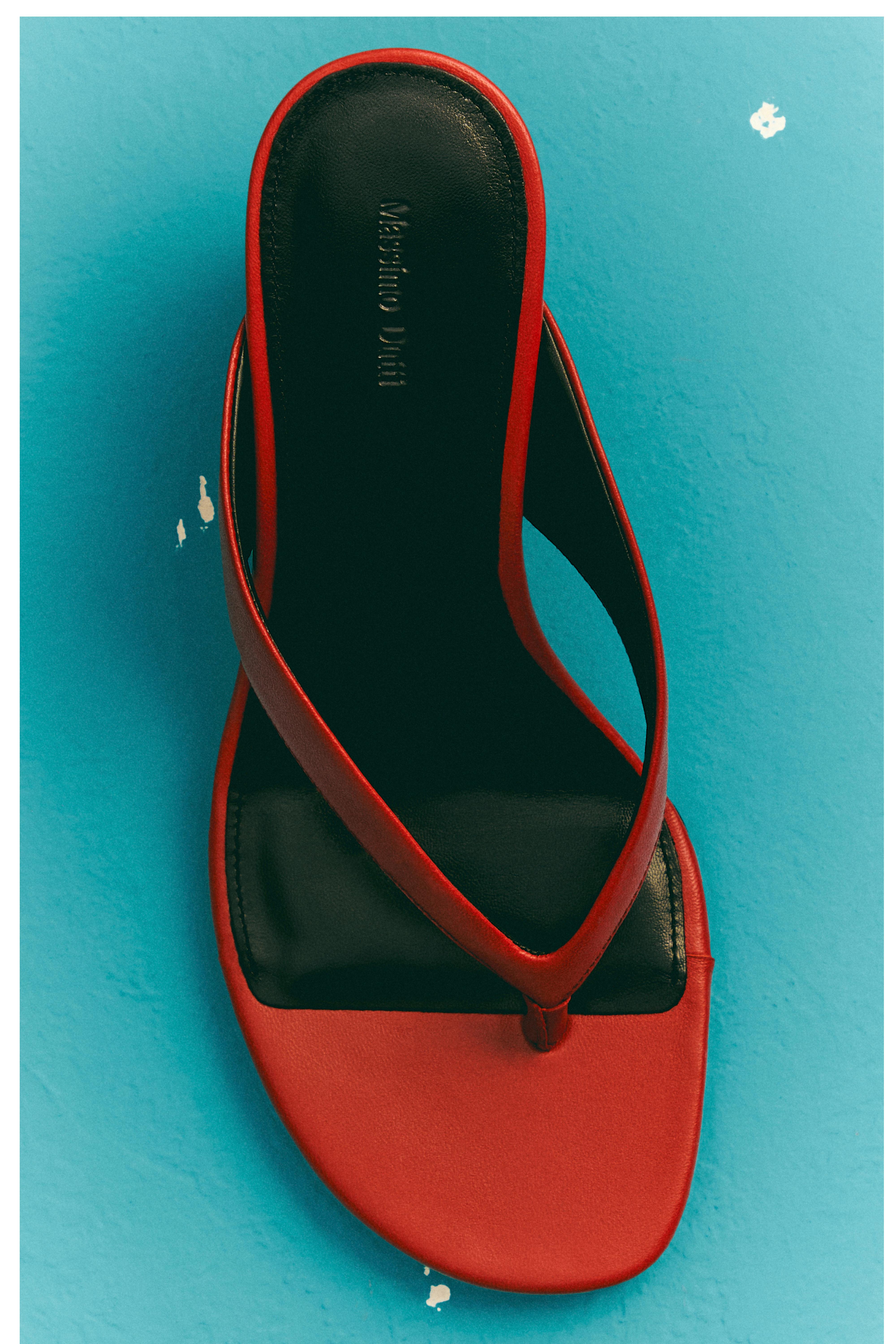 Mid-heel sandals with toe divider — RED