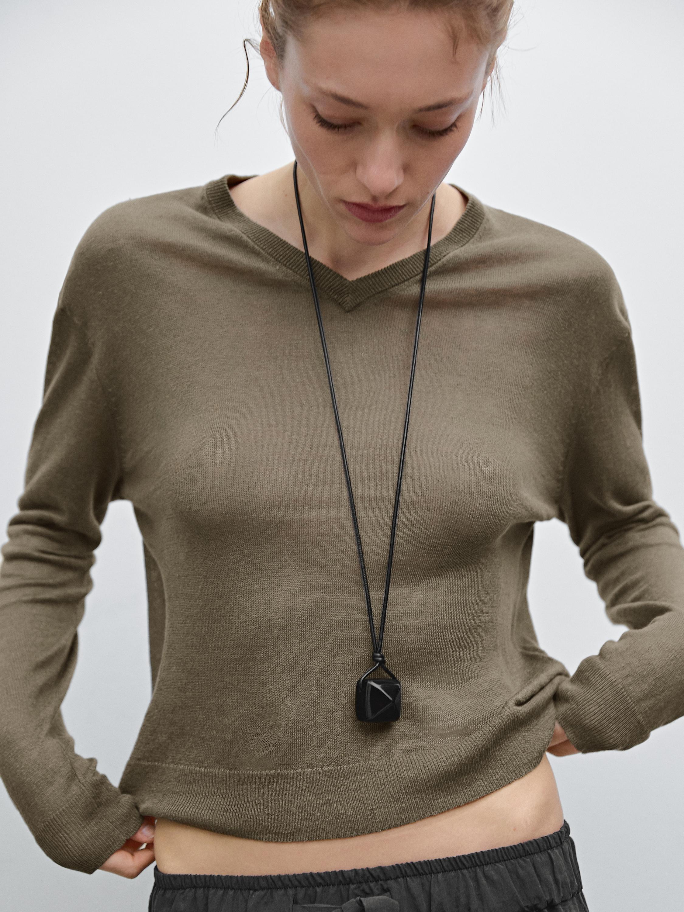 V-neck linen knitted pullover
