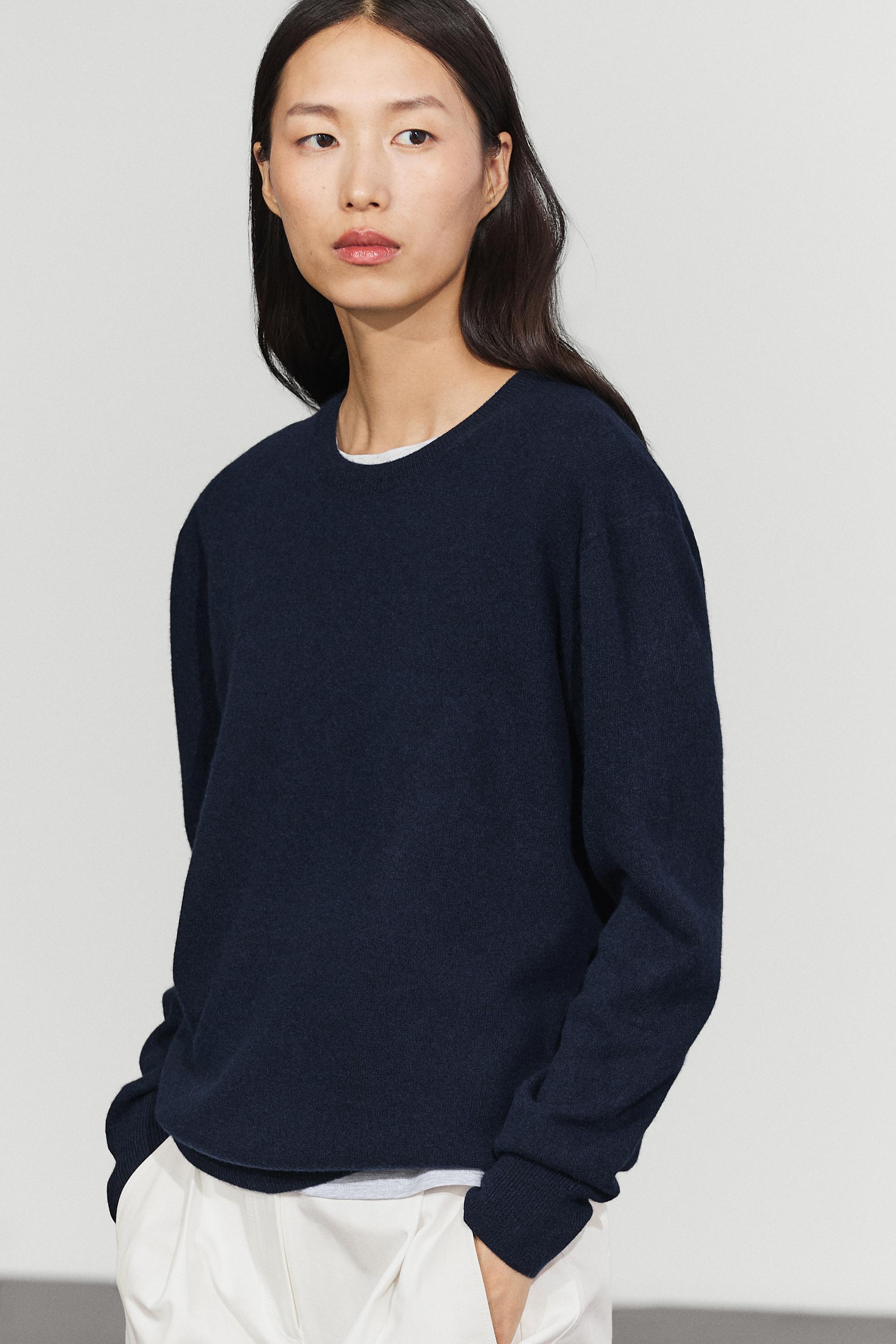 Wool blend knit sweater with round neck