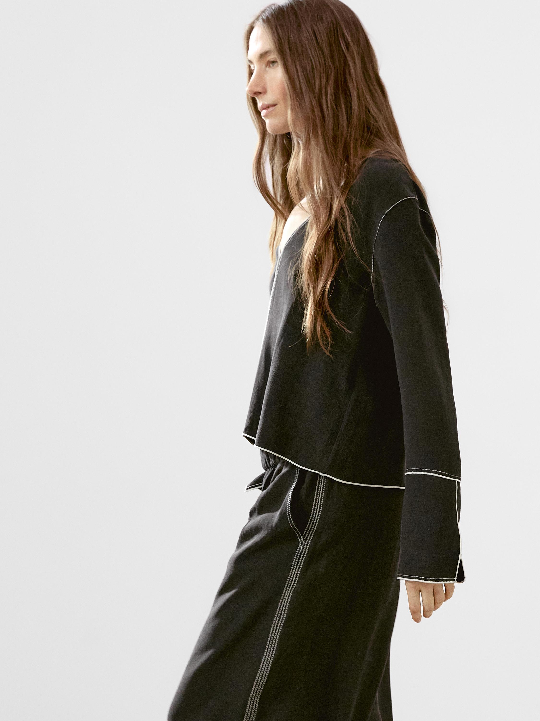 Chemisier fluide à surpiqûres contrastantes