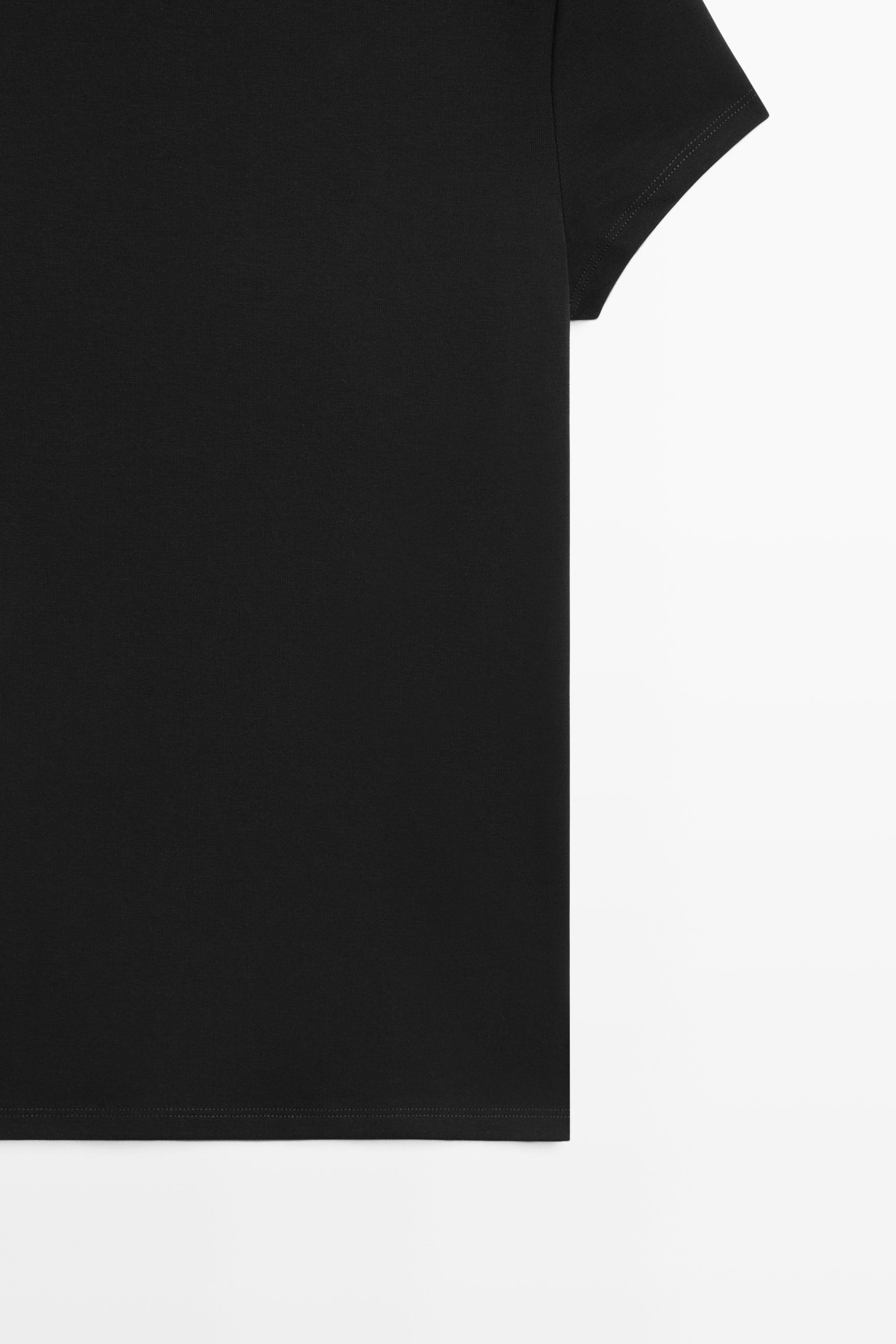 Short sleeve slim fit T-shirt — BLACK
