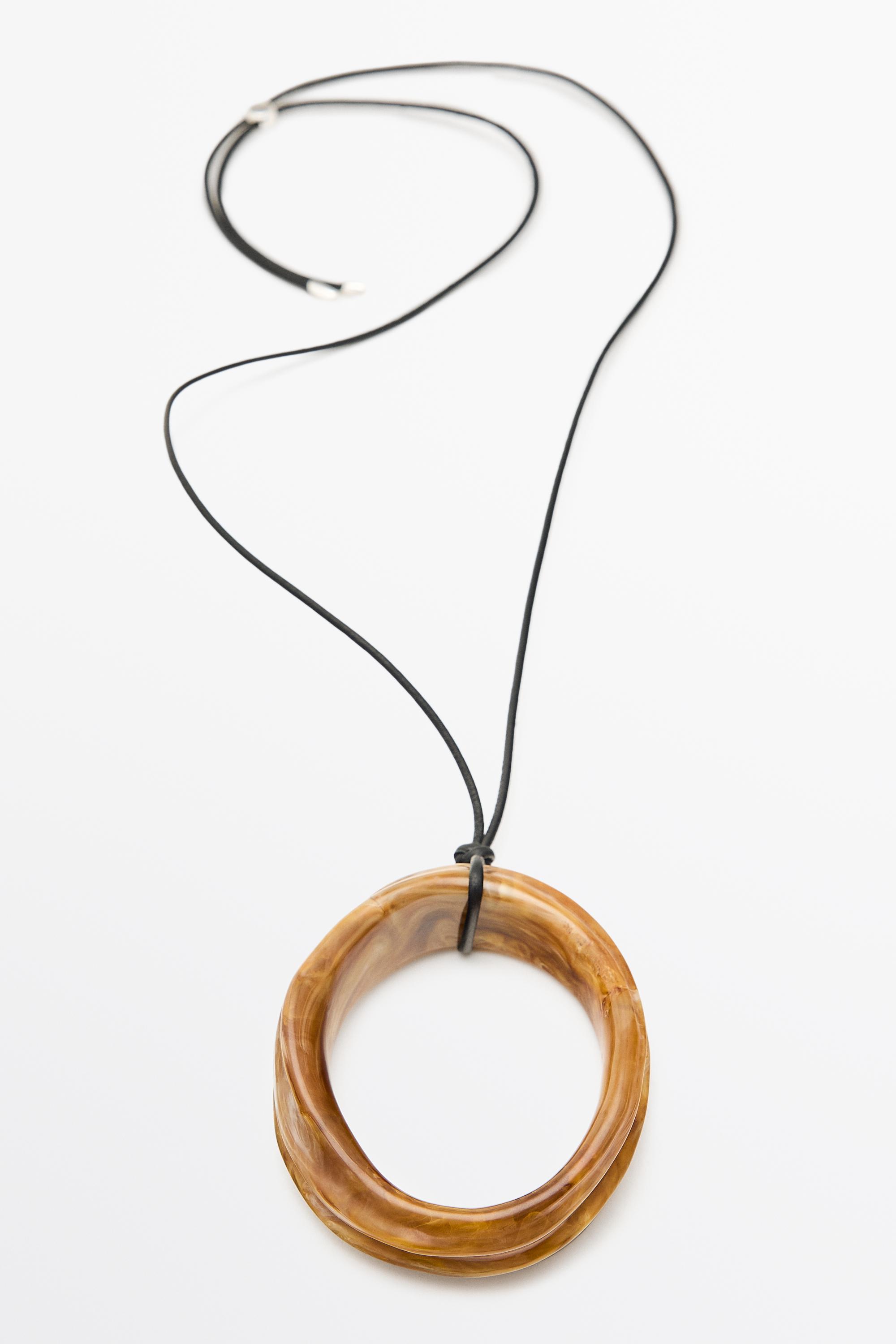 Marbled hoop necklace — Caramel