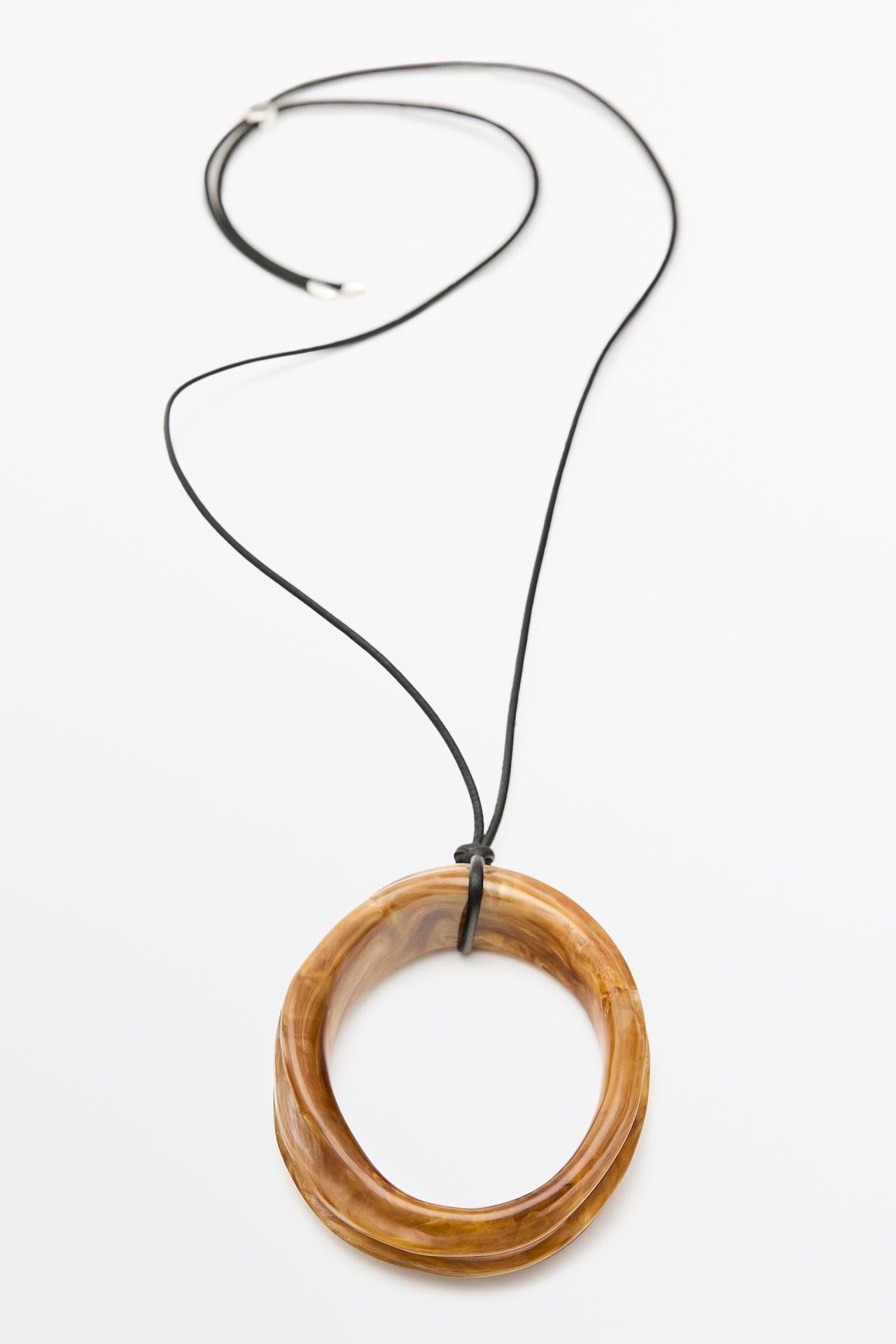 Marbled hoop necklace — Caramel