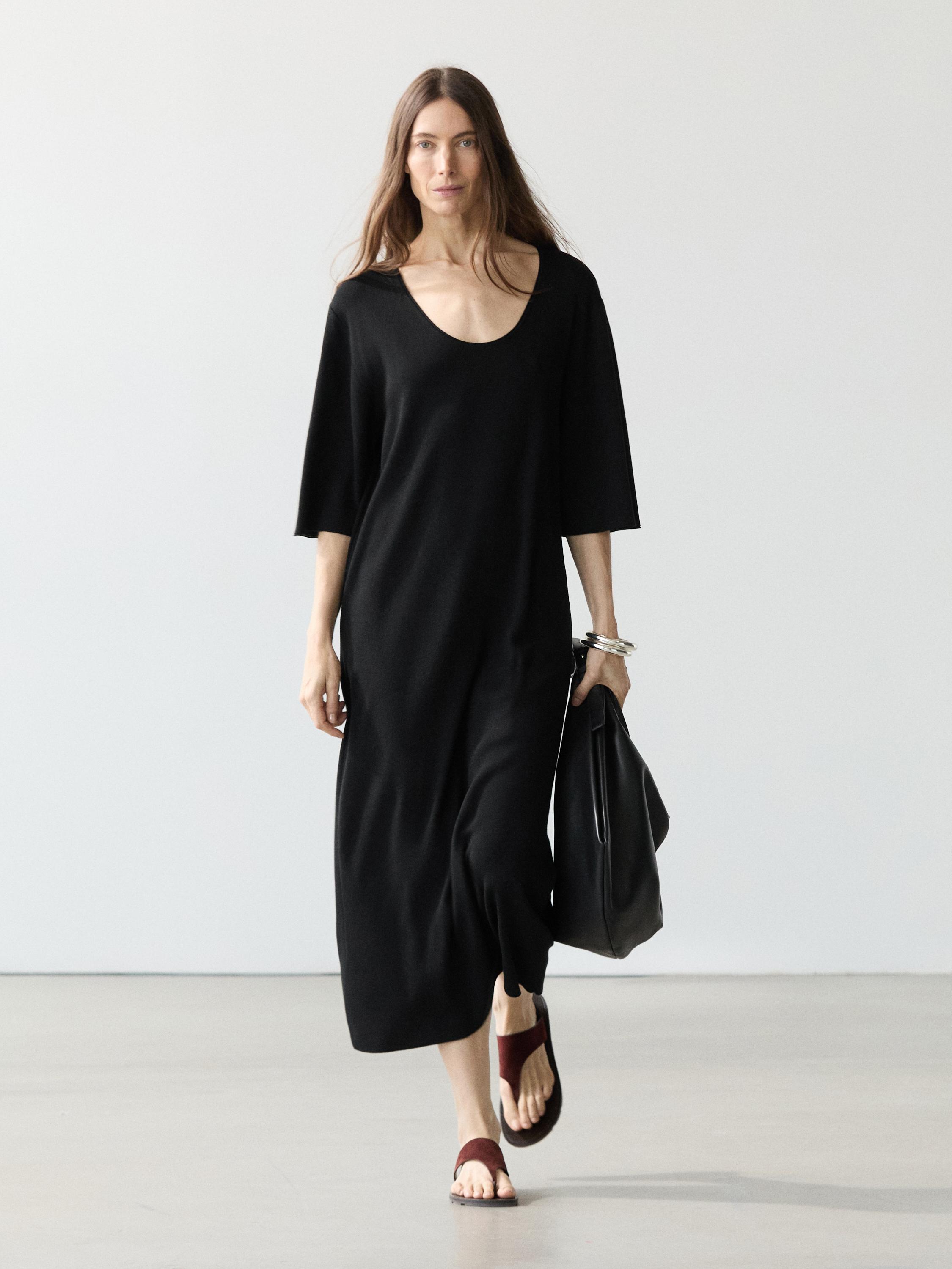 Vestido midi com detalhe nas mangas
