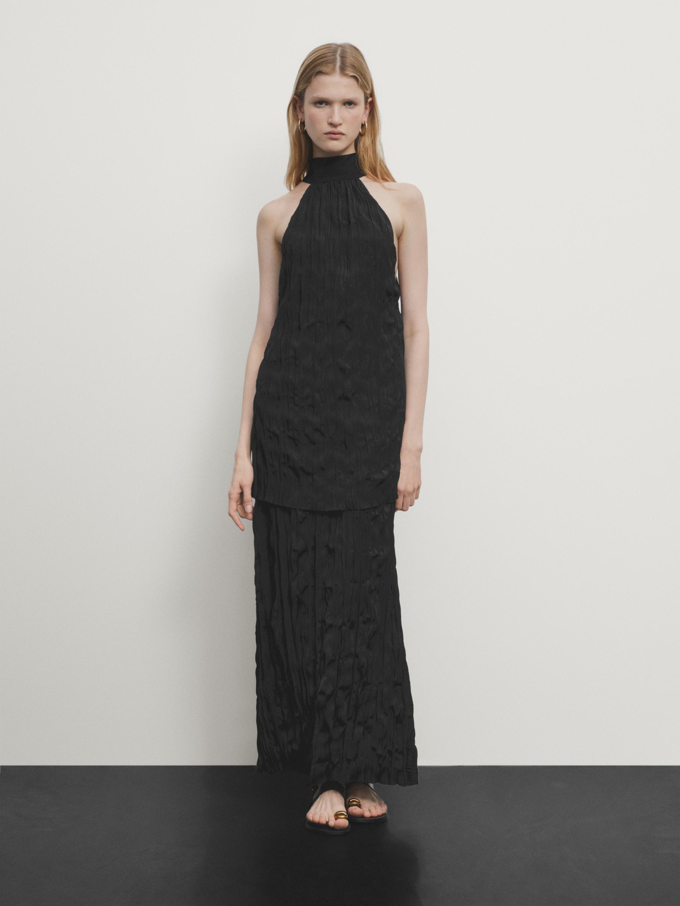 Robe longue plissée à encolure américaine