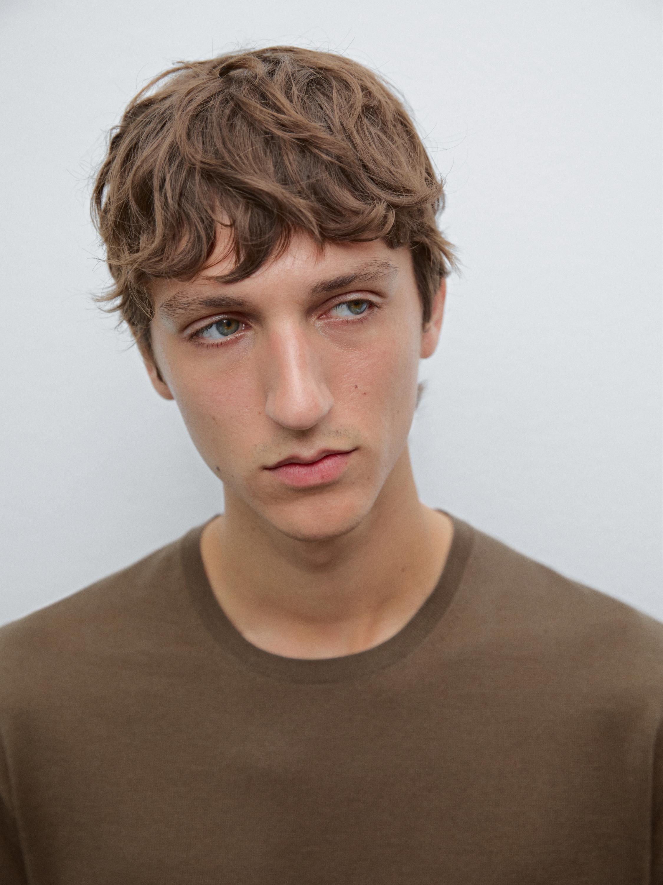 Adīts jauktas vilnas krekliņš ar īsām piedurknēm