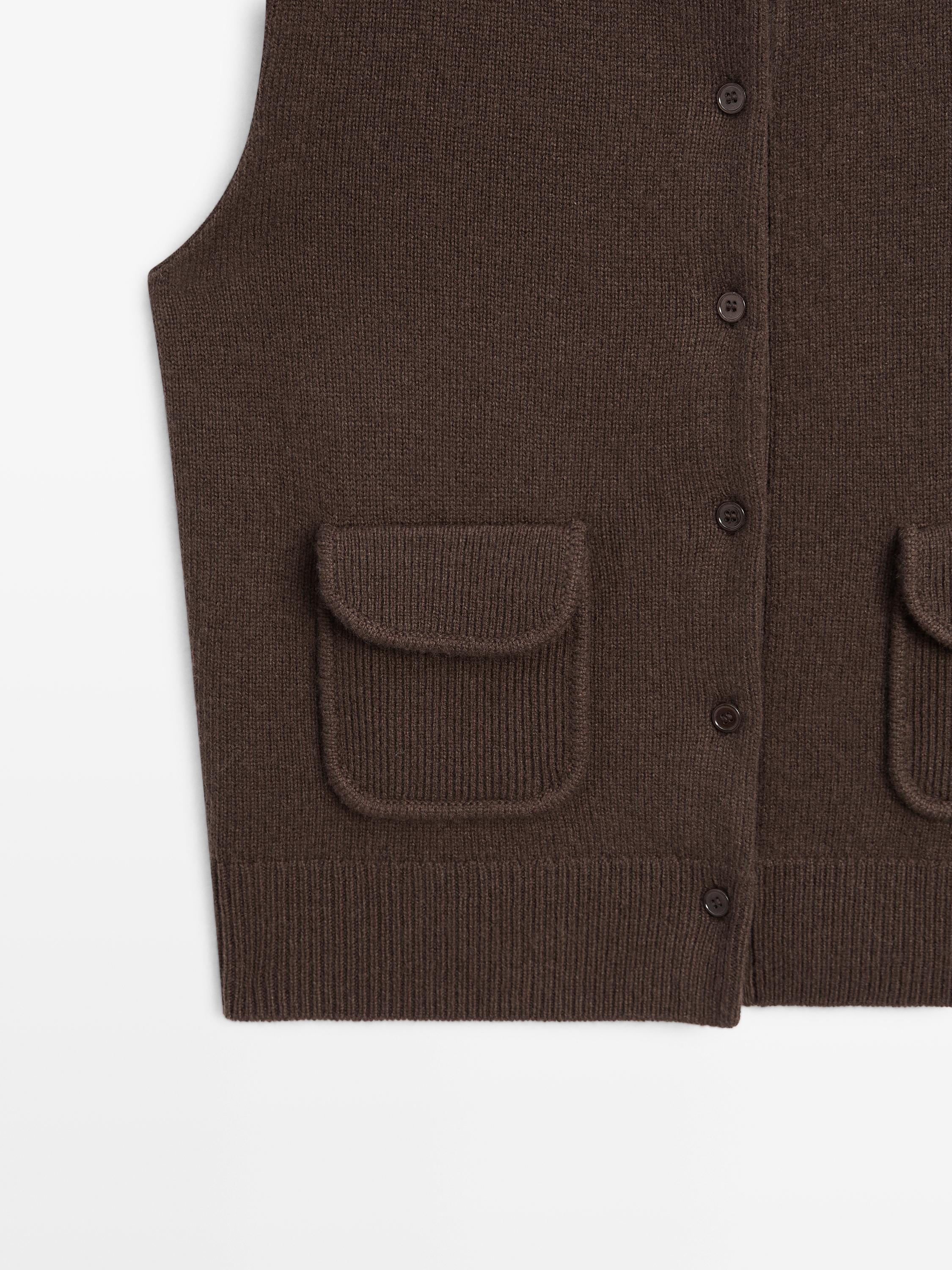 Wool blend vest with pocket details