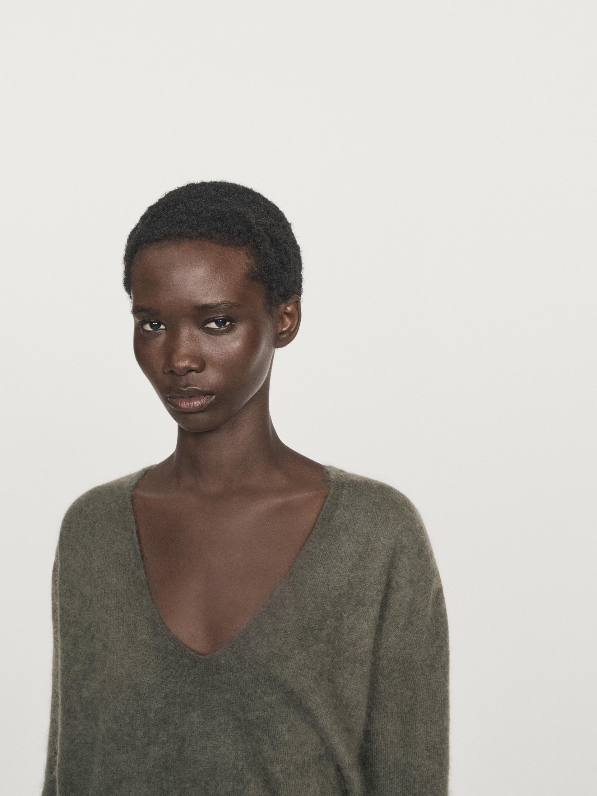 Maglia Con Scollo A V In Lana E Cashmere - Grigioverde - M - Massimo Dutti - Femminile