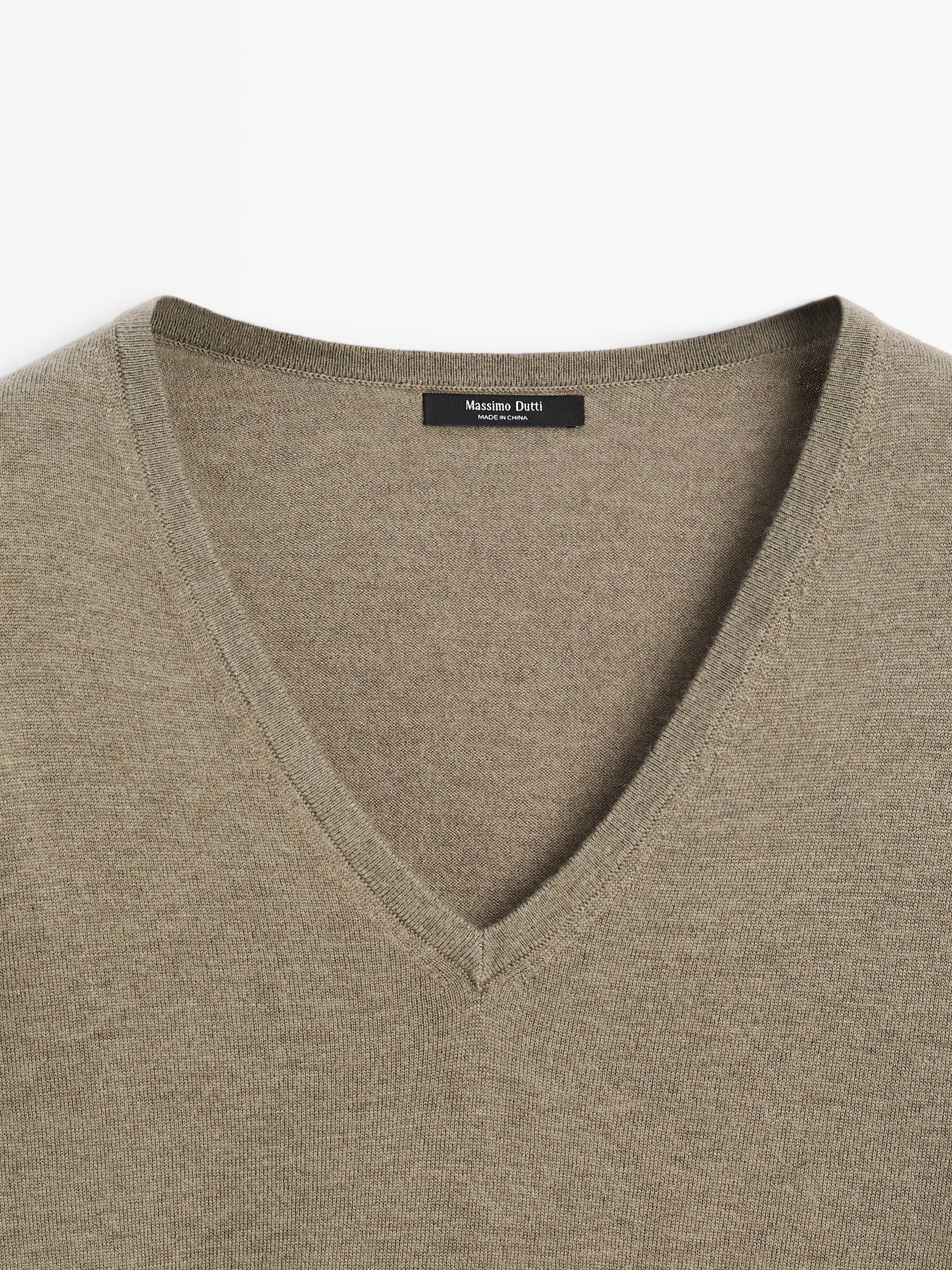 Pull laine en maille à col en V