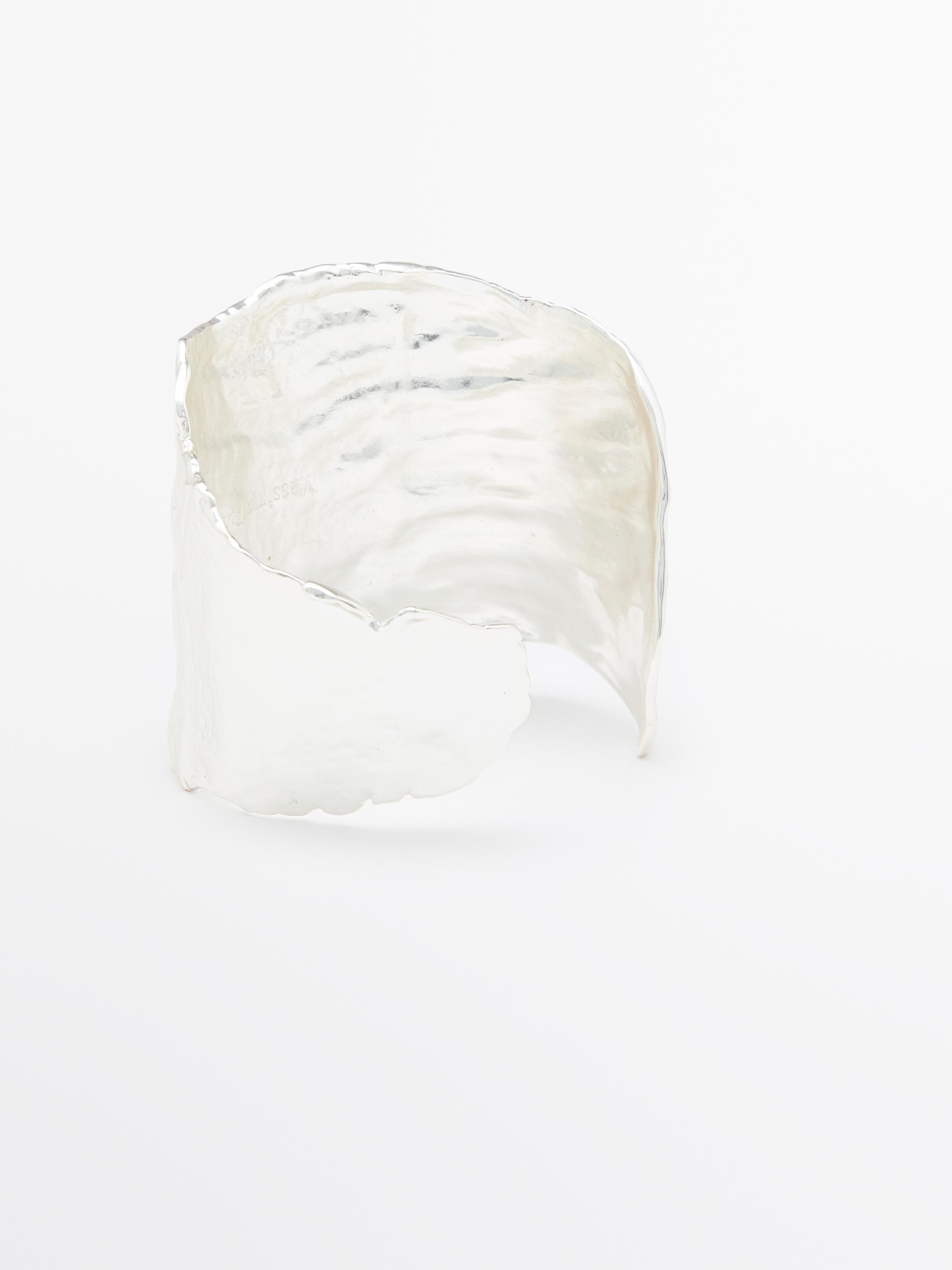 Wide textured bracelet — SILVER