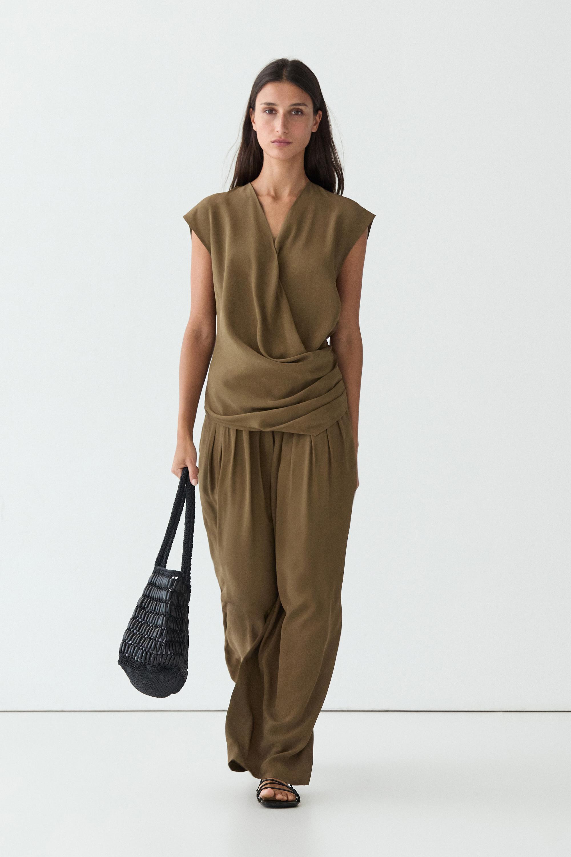 Total look flowing trousers with box pleats — MOSS GREEN