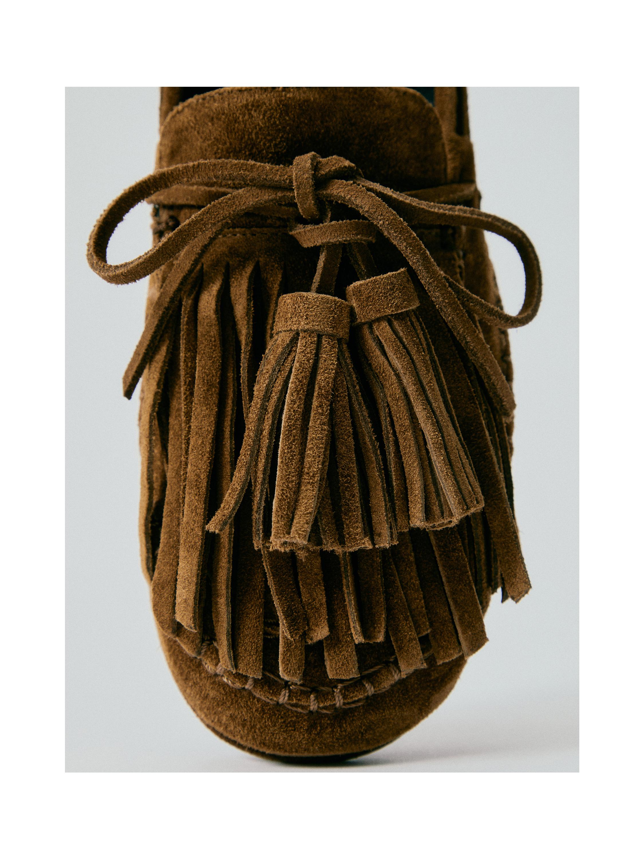 Split suede loafers with fringing and tassels — TAN