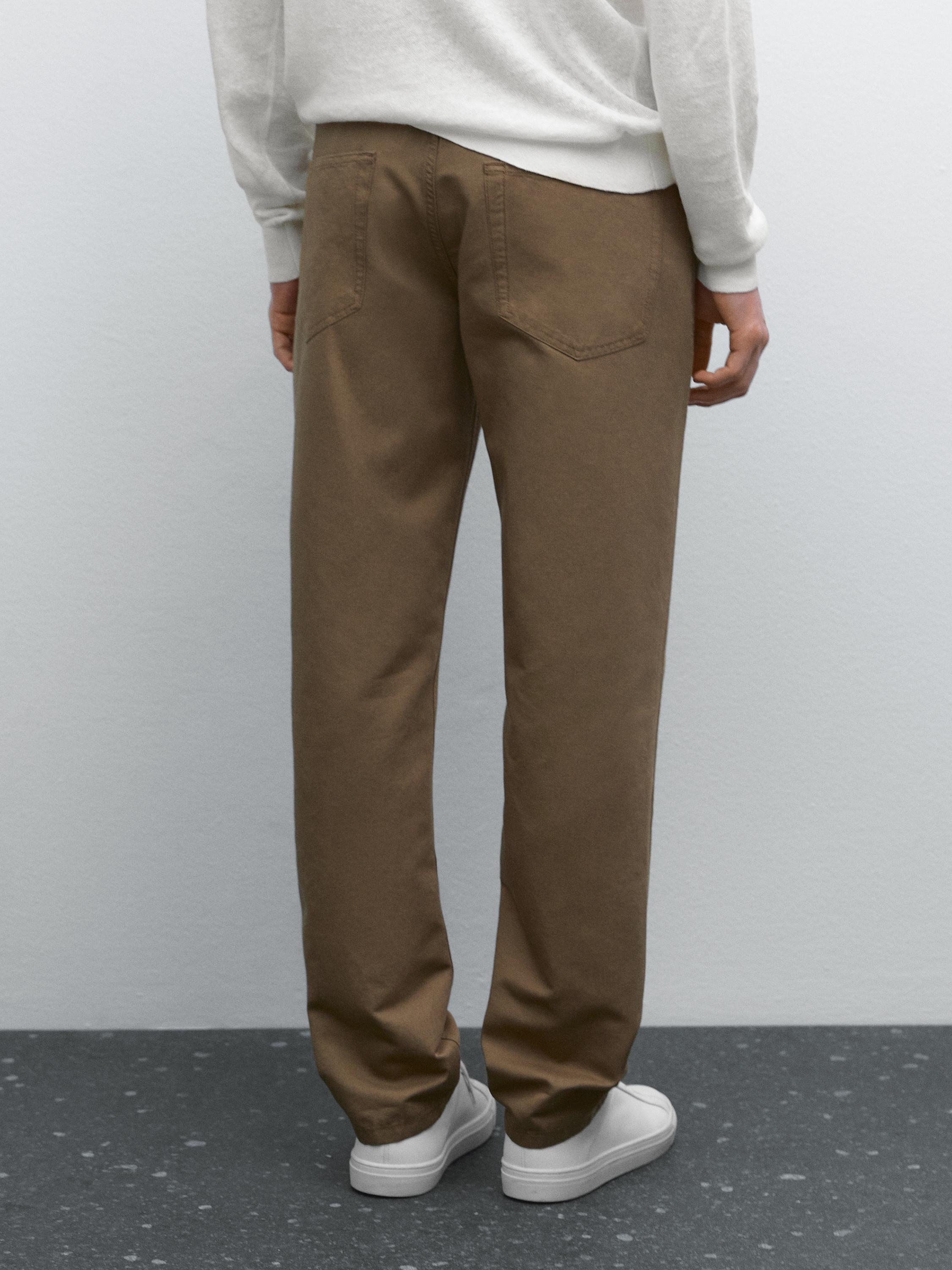 Pantalón tapered fit con algodón