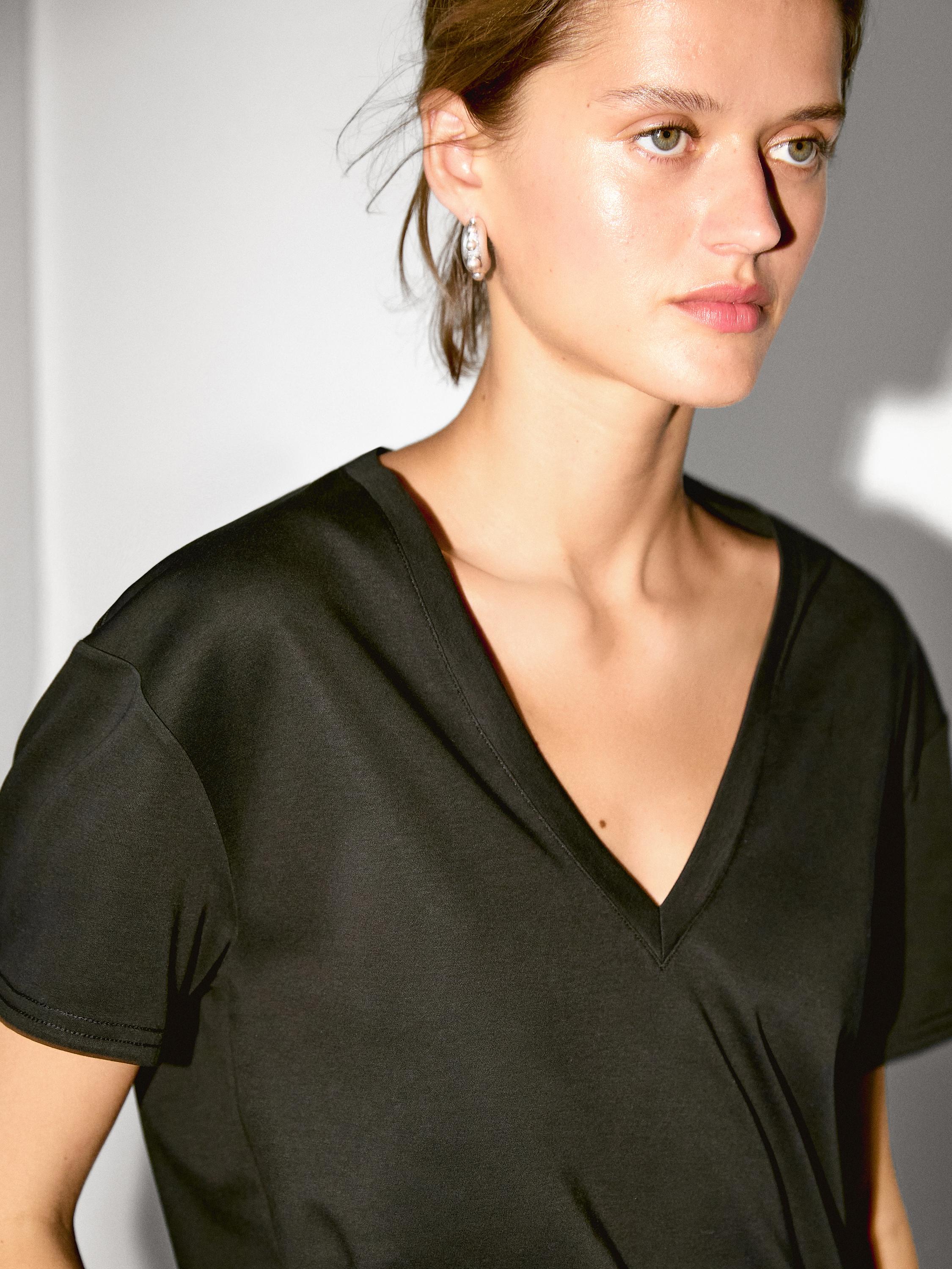 Kaus leher V katun 100%