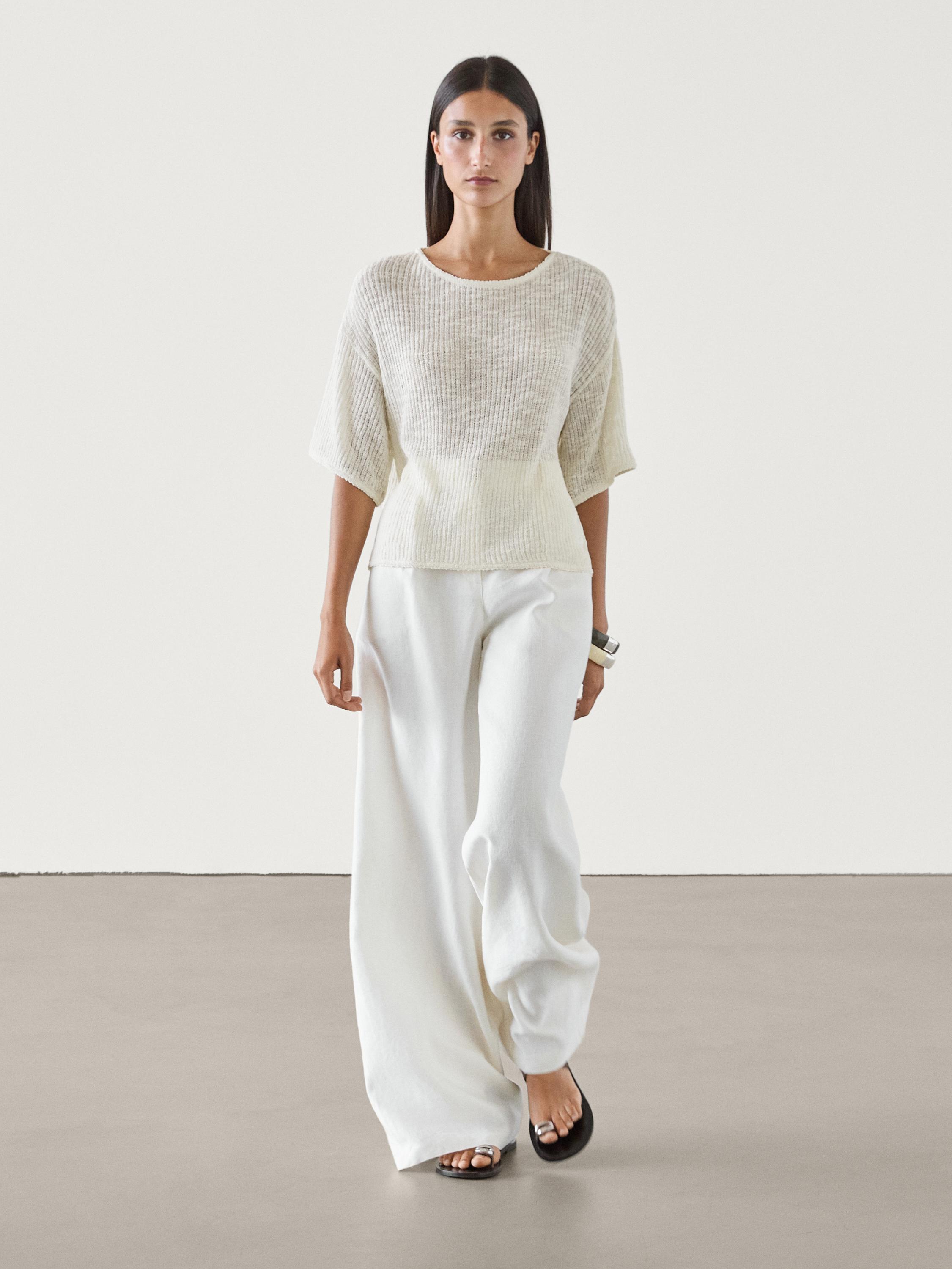 تيشرت مضلع بارز الملمس بأكمام قصيرة