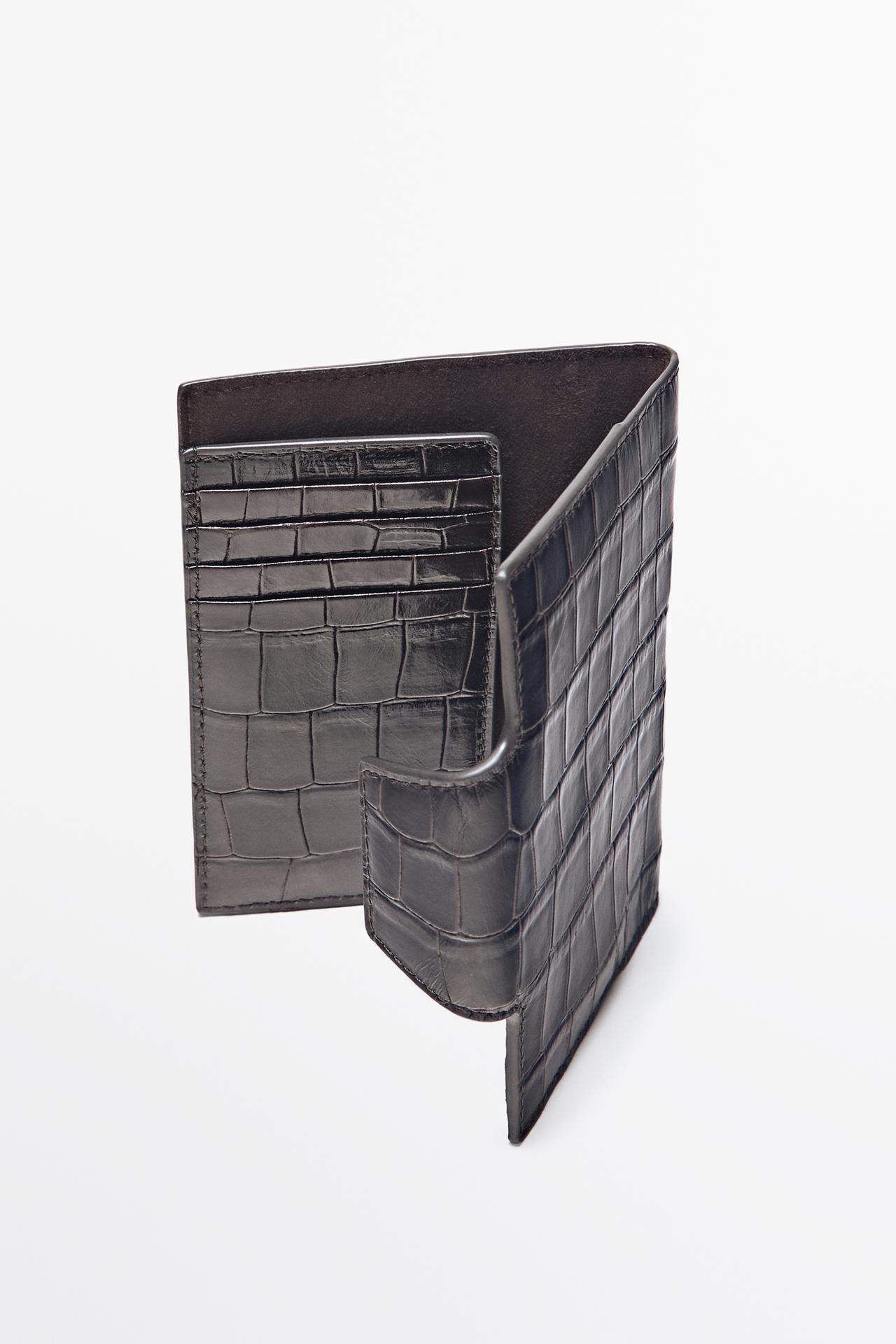 Crocodile-textured leather passport holder — BROWN