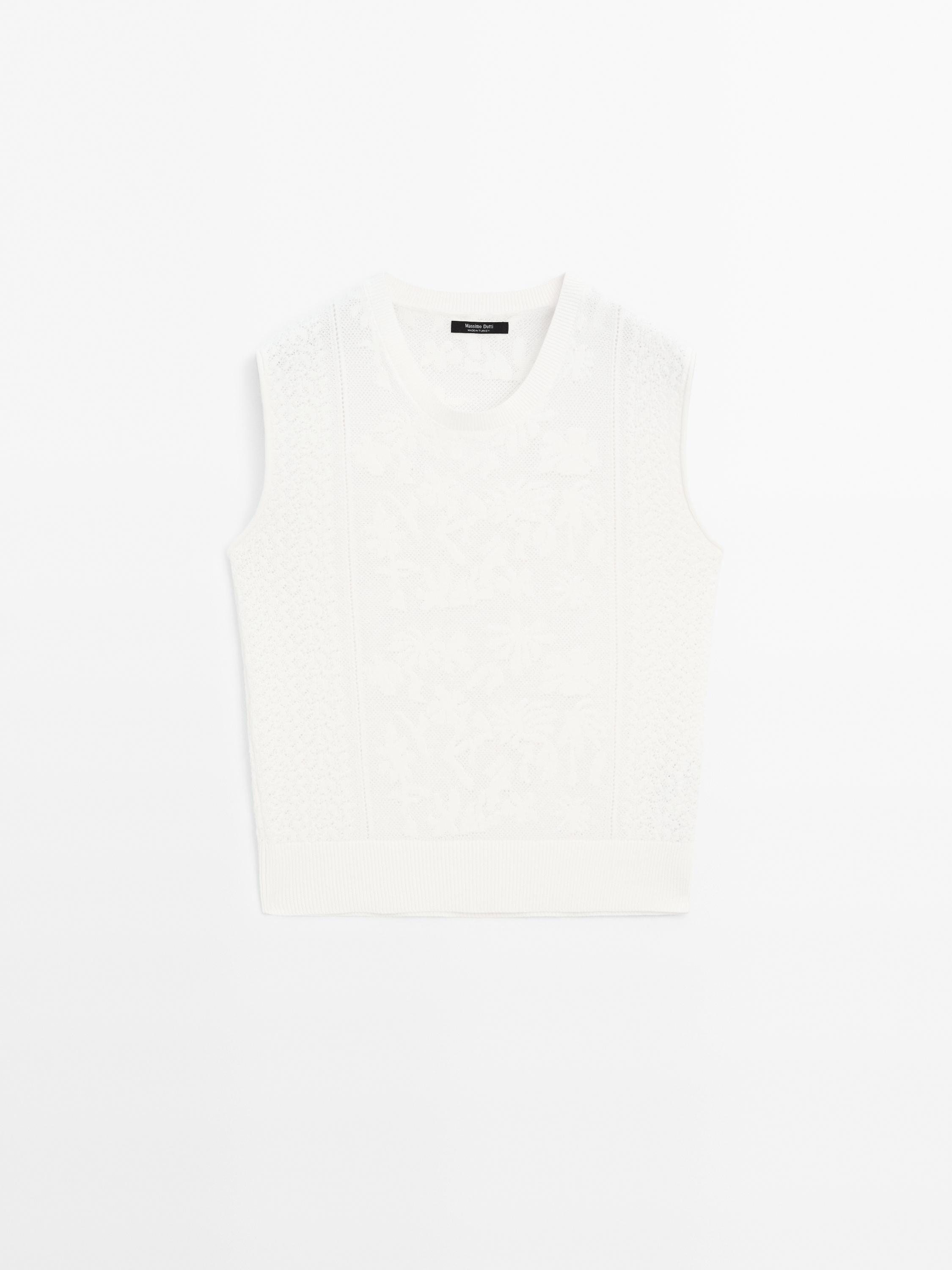 Sleeveless top with lace detail
