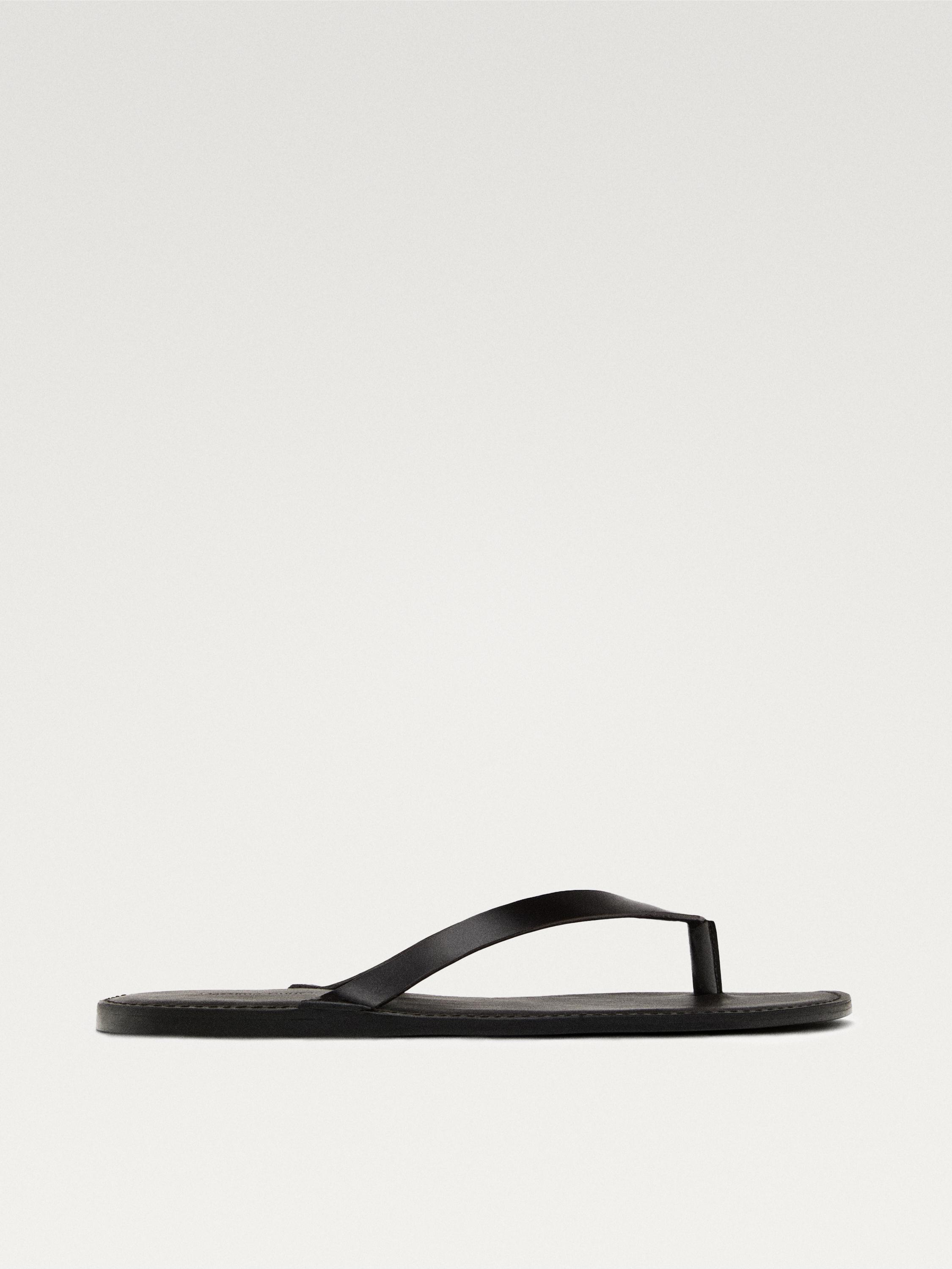 Leather sandals with toe divider