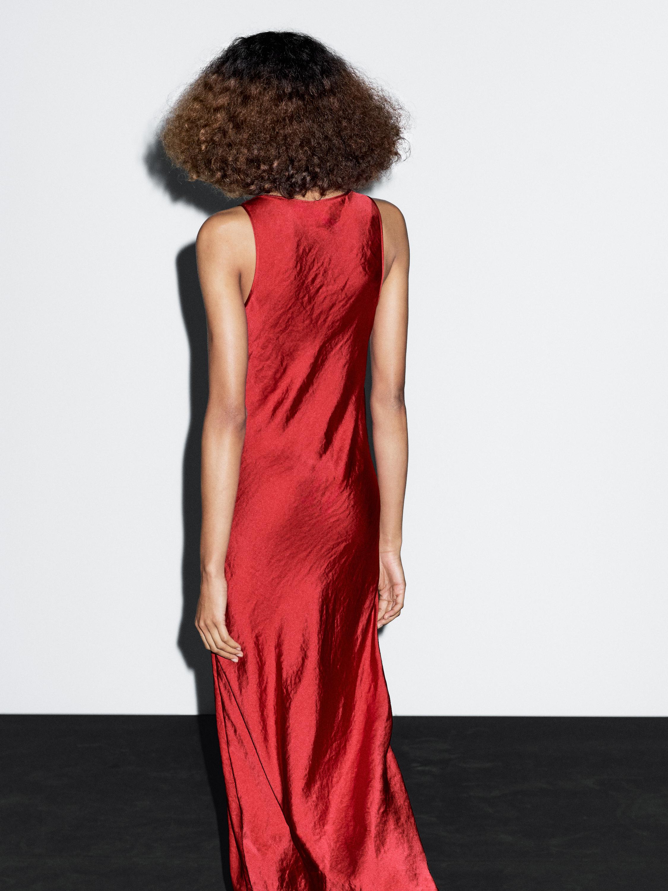 Long satin dress with round neckline