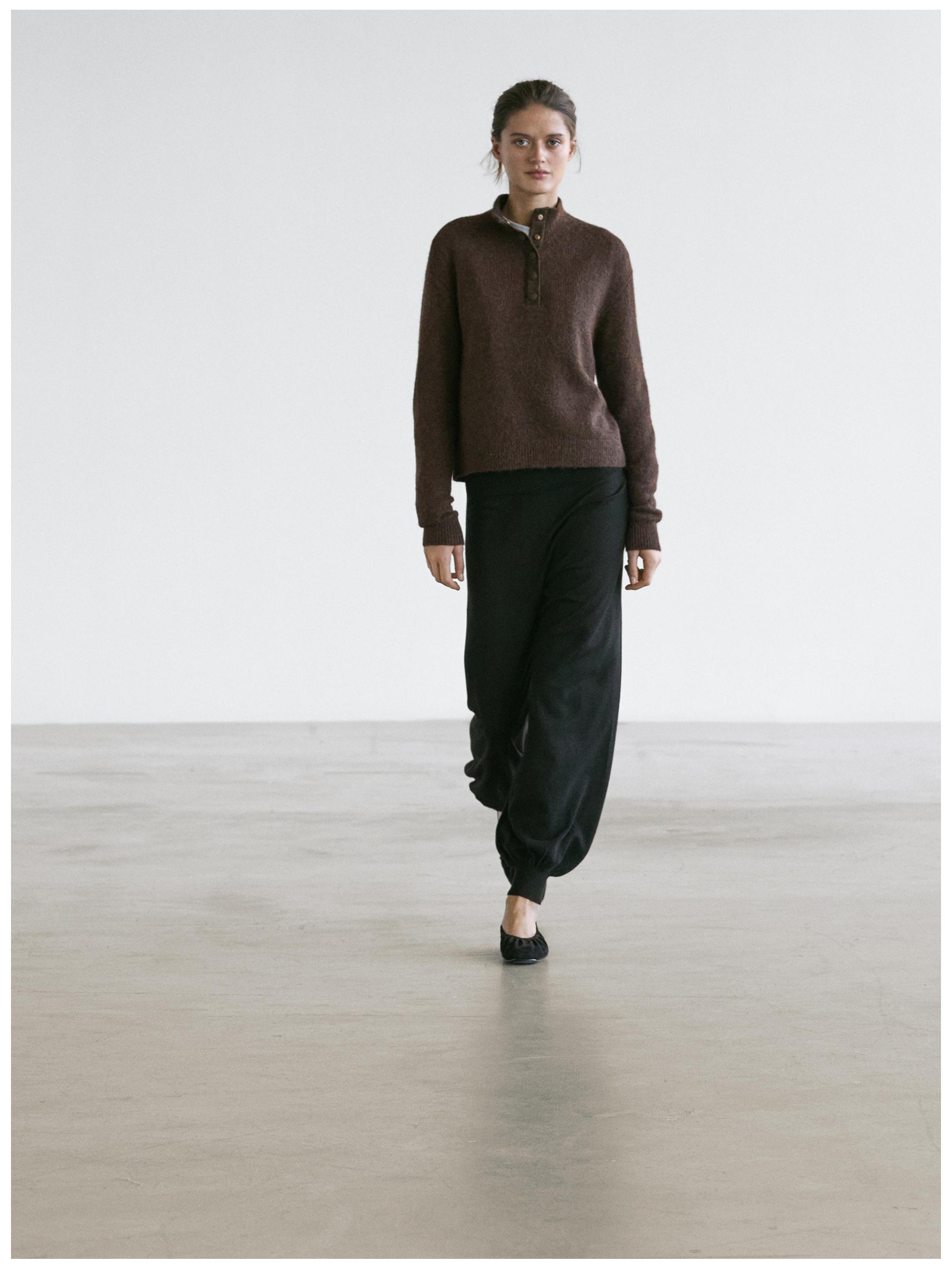 Tricot trui met hoge kraag en drukknopen