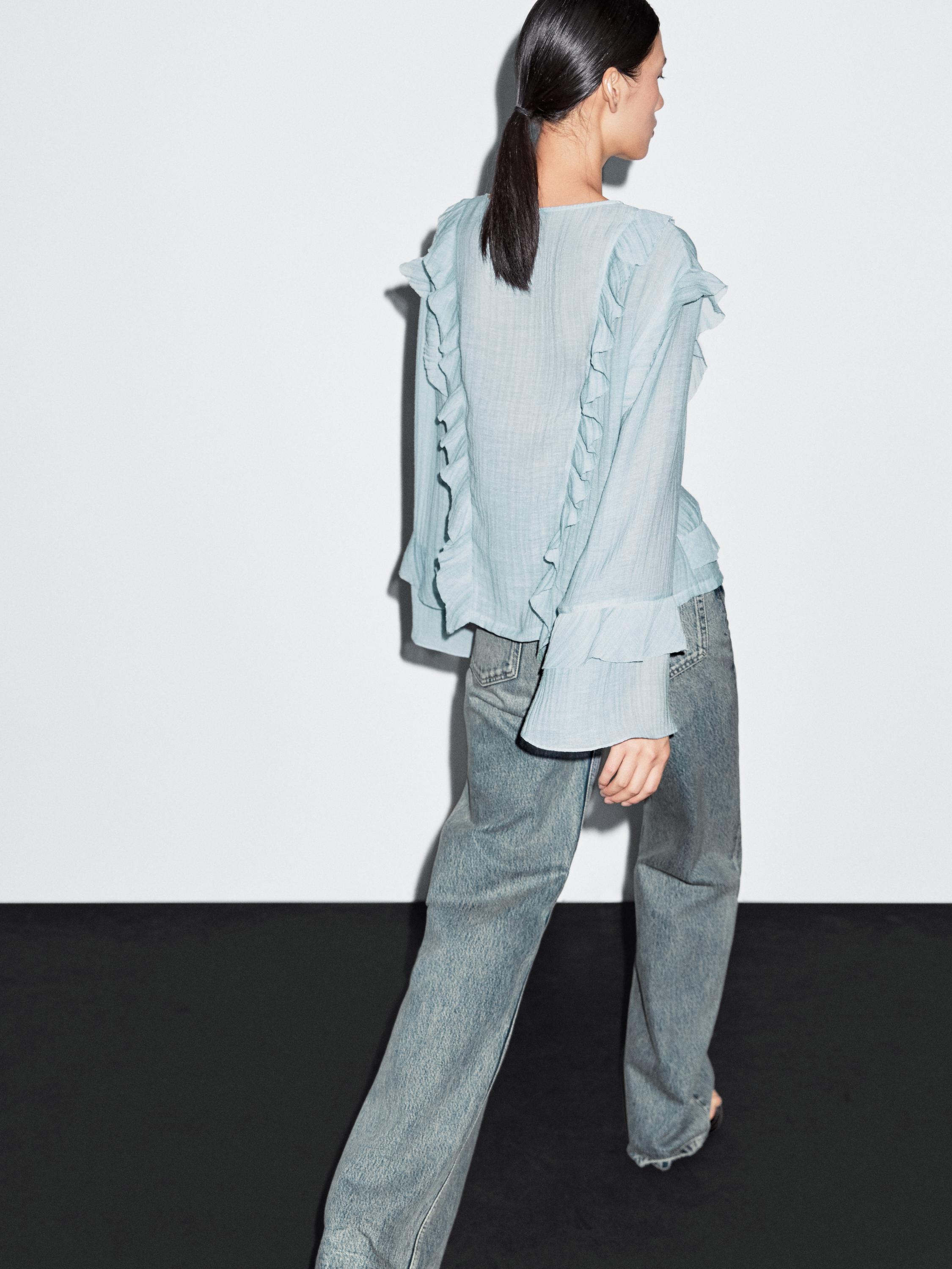 Flowing blouse with ruffles