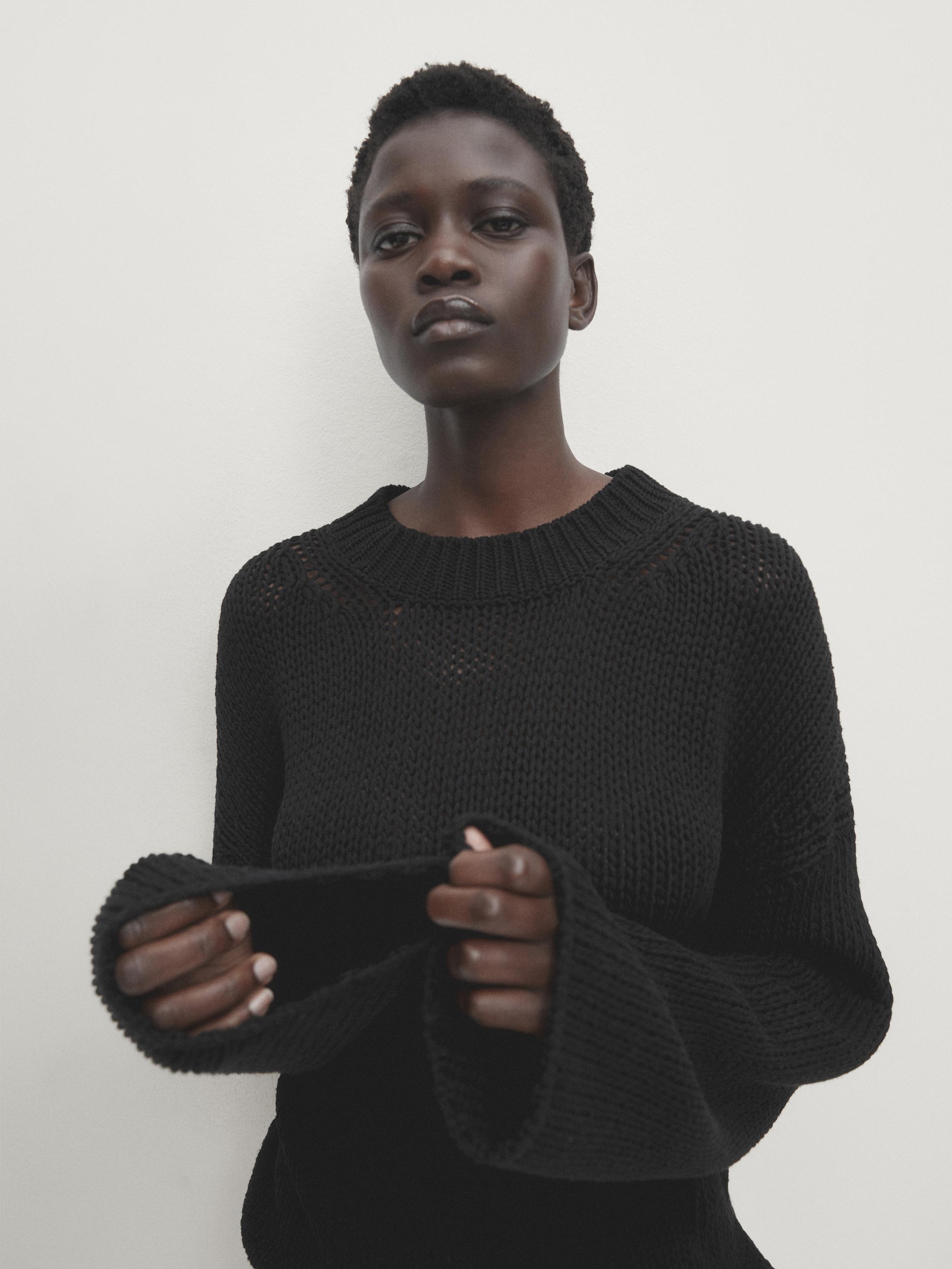 Crew neck knit sweater