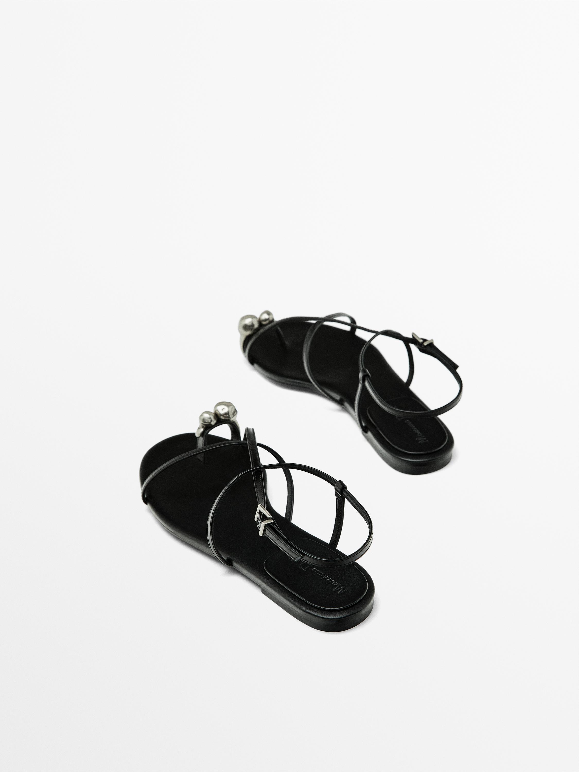 Metal piece toe strap sandals