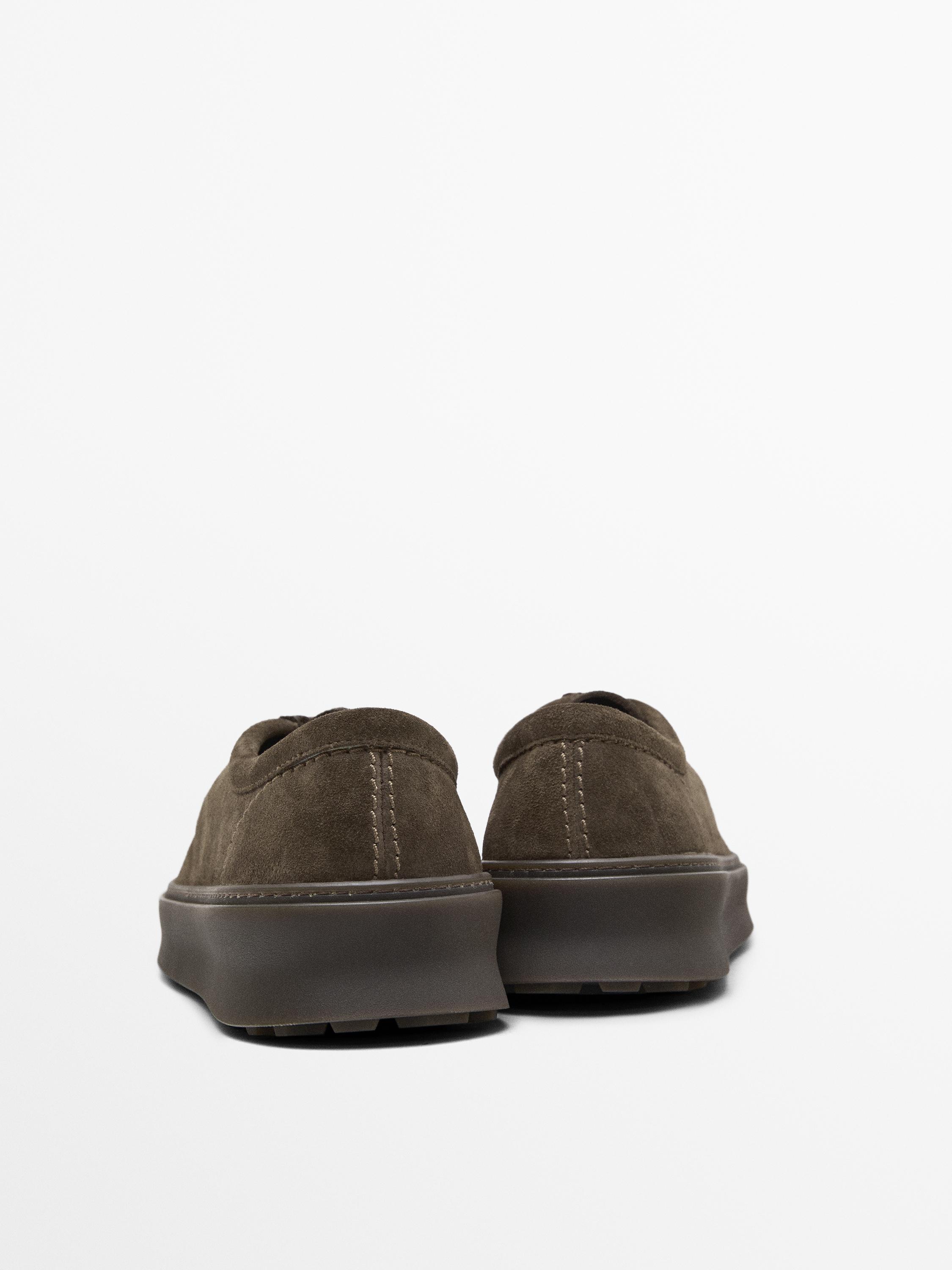 Leather shoes with moc toe