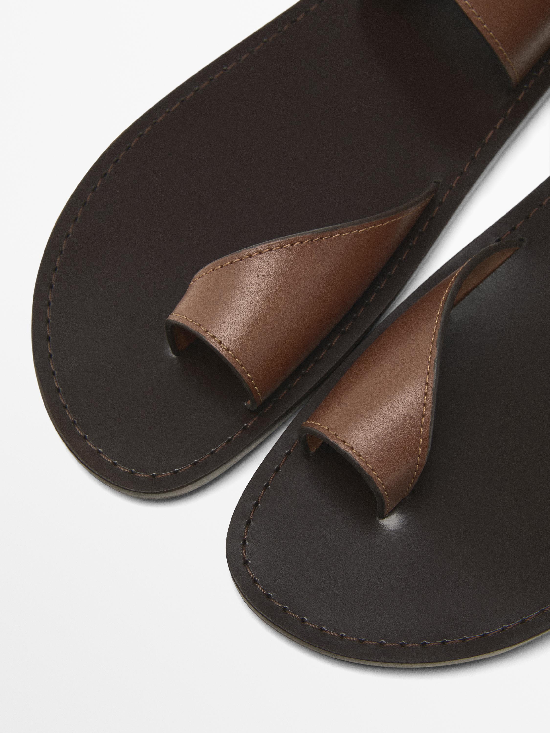 Crossover sandals with toe divider