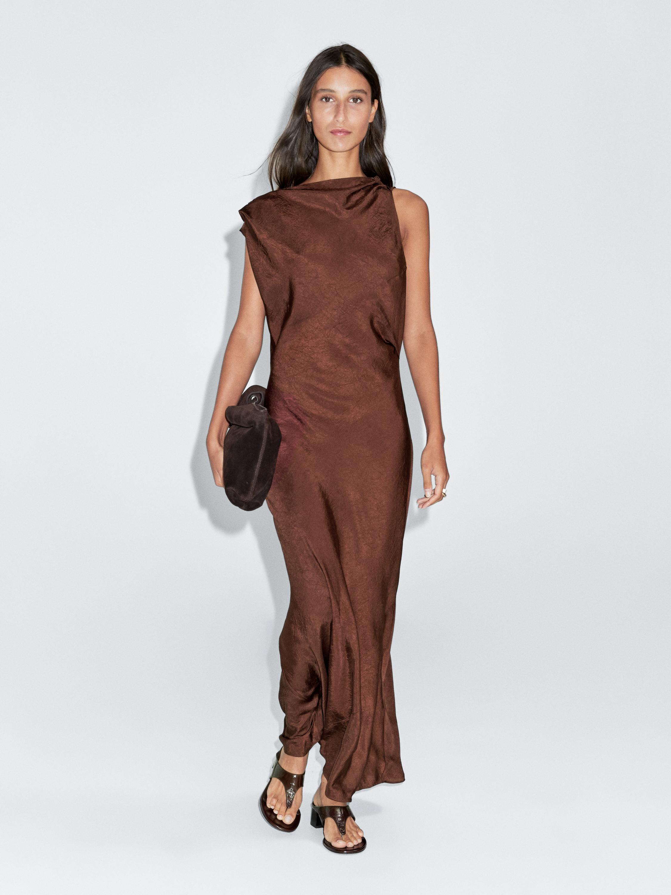 Vestido largo satinado espalda descubierta