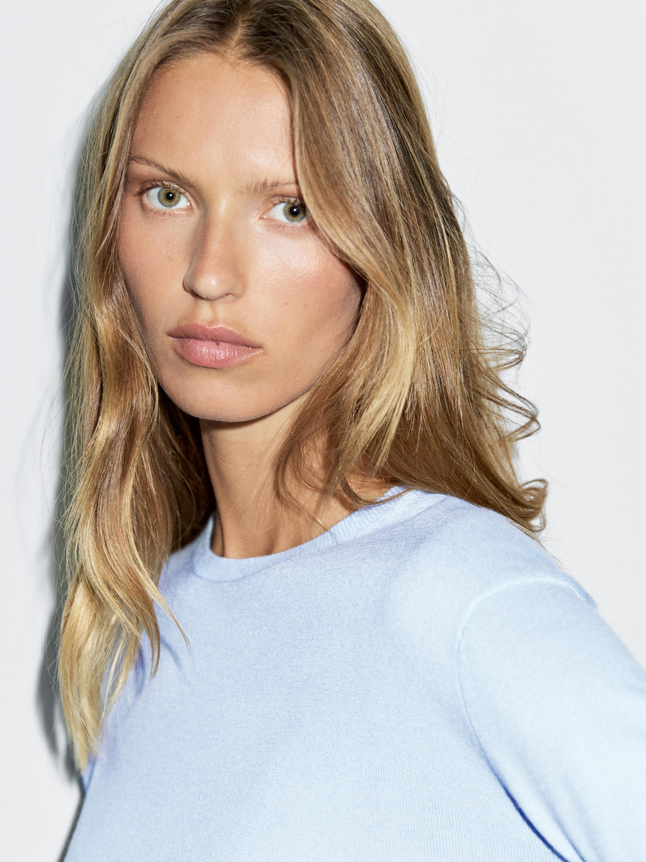 Wool blend knit sweater with crew neck